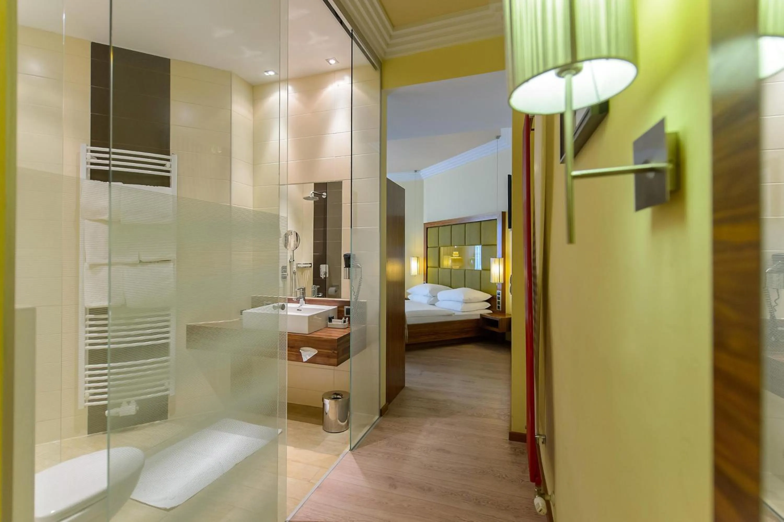 Bathroom, Bed in Hotel Vienna beim Prater