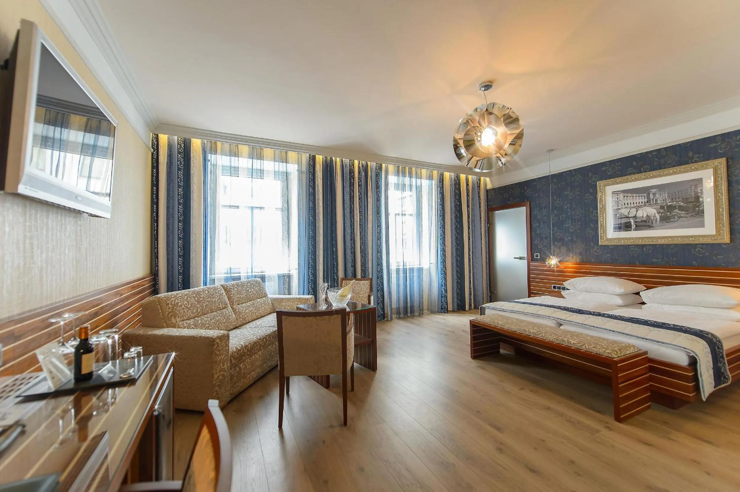 Photo of the whole room, Bed in Hotel Vienna beim Prater