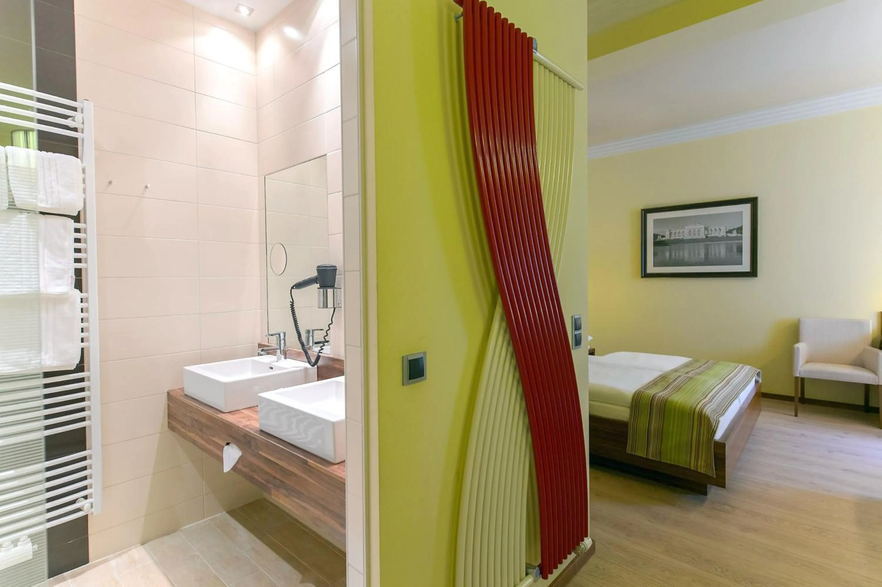 Bathroom, Bed in Hotel Vienna beim Prater