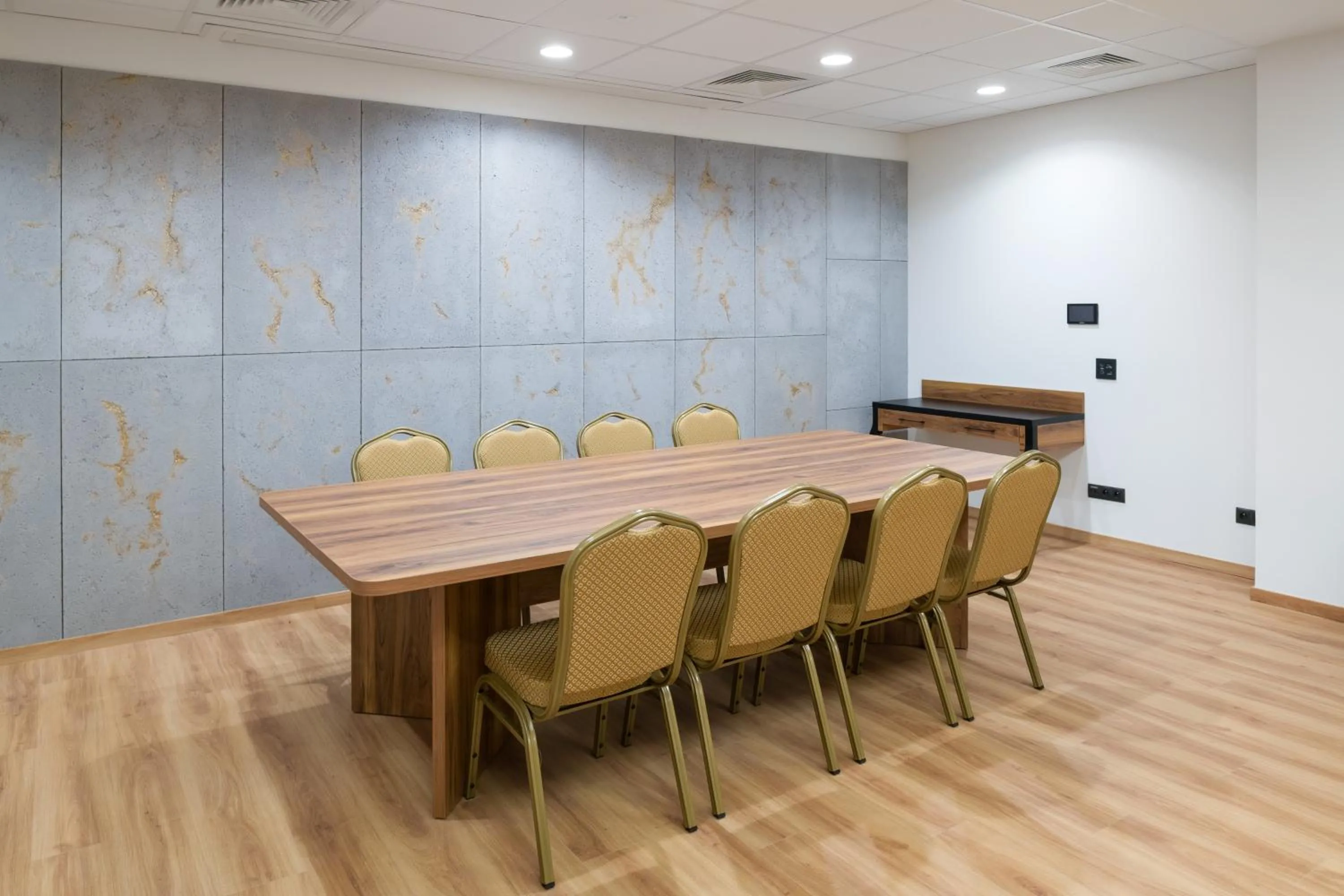 Business facilities in Sky Hotel Kraków