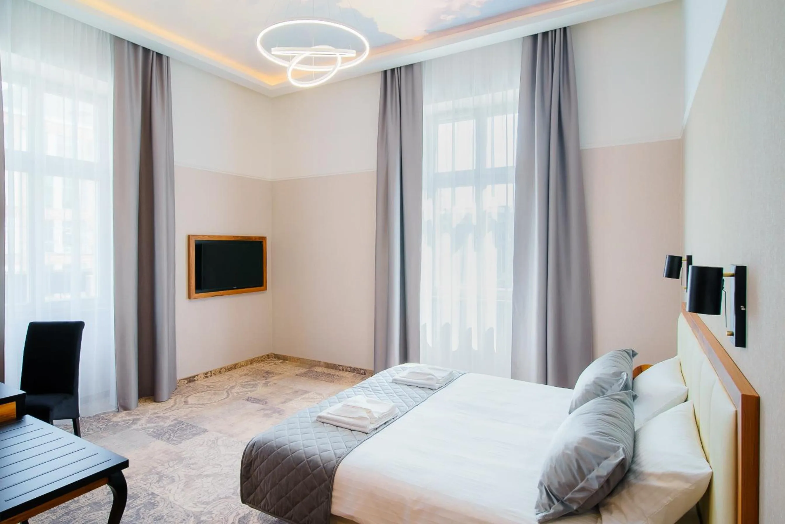 Photo of the whole room, Bed in Sky Hotel Kraków