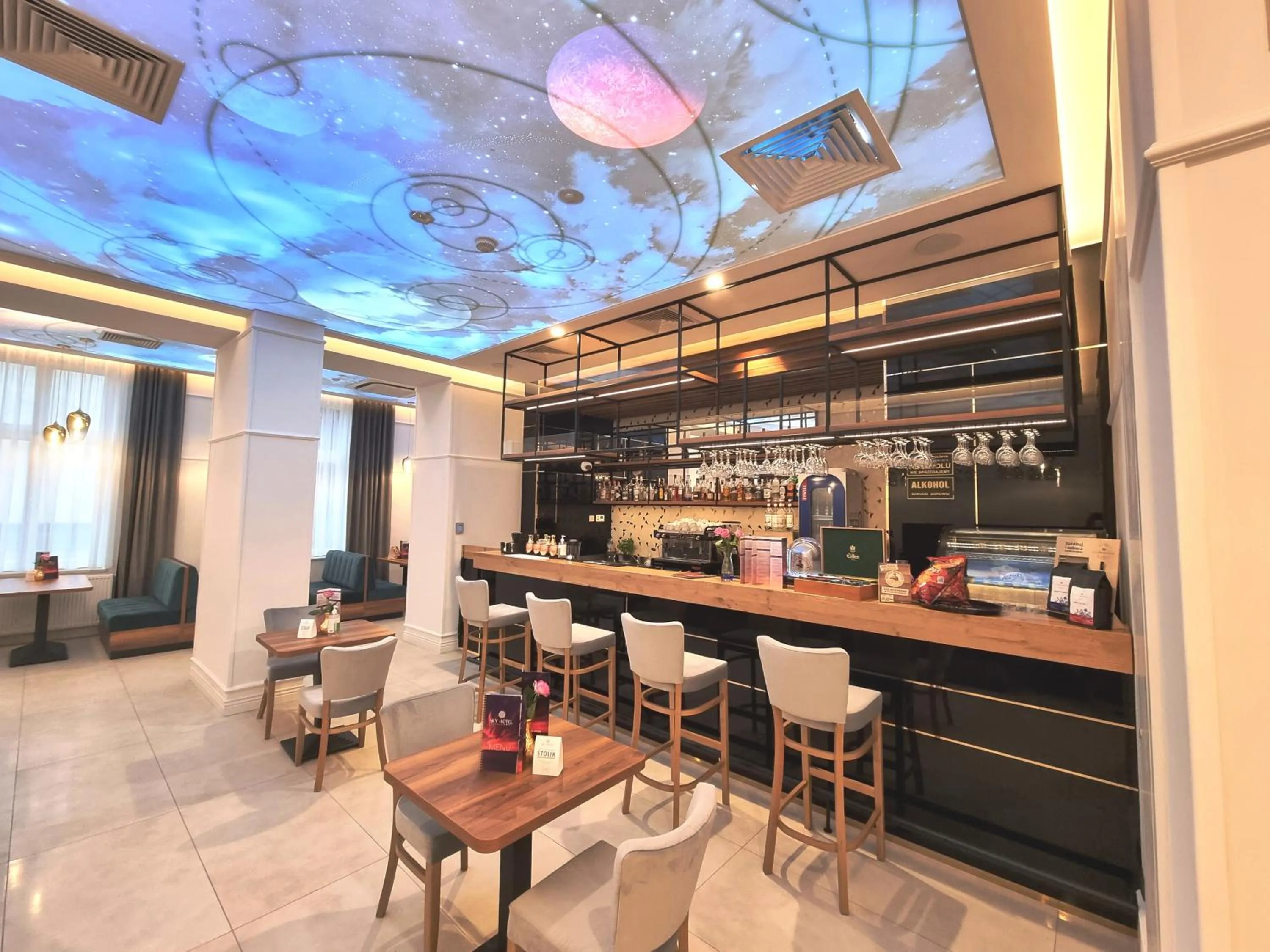 Restaurant/places to eat in Sky Hotel Kraków