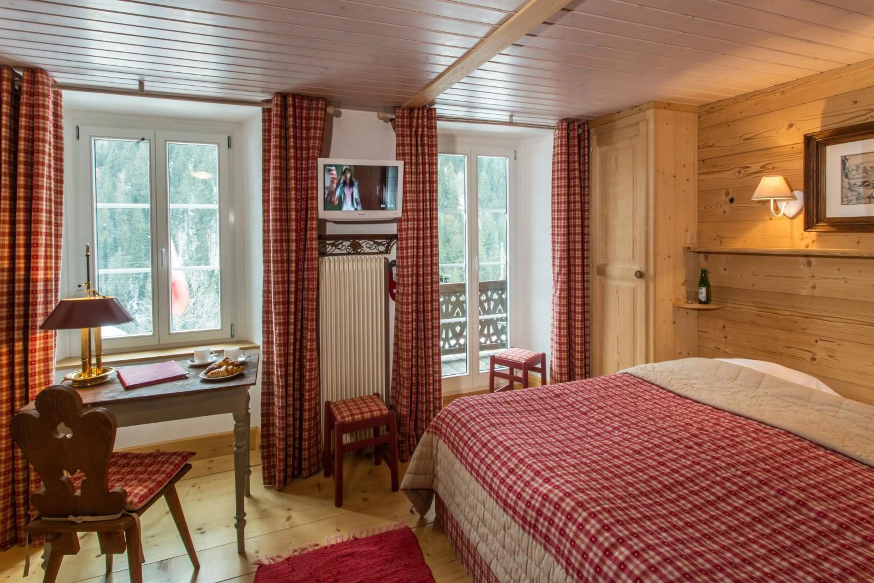 Bedroom, Bed in Historic Hotel du Pillon