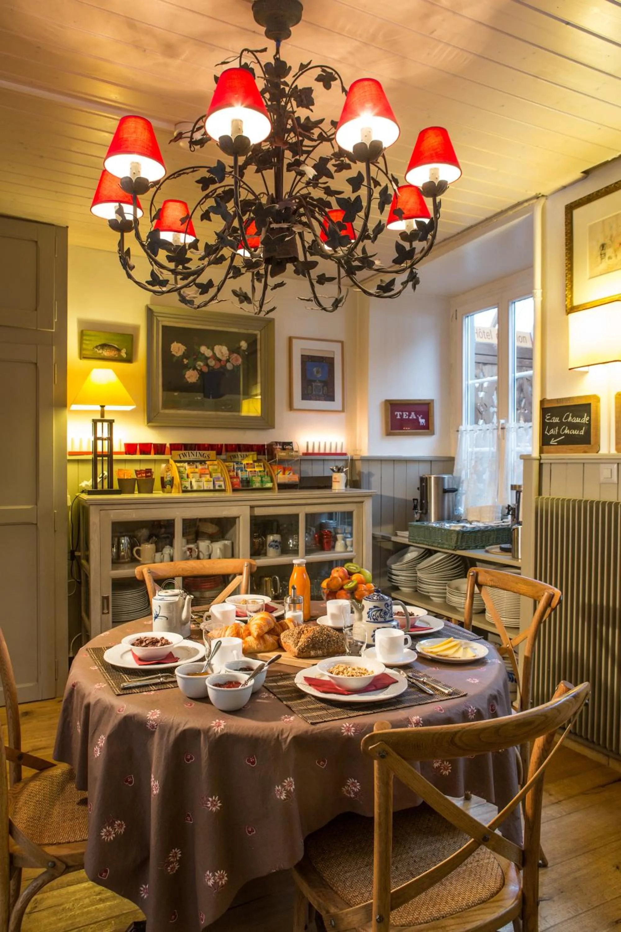 Buffet breakfast in Historic Hotel du Pillon