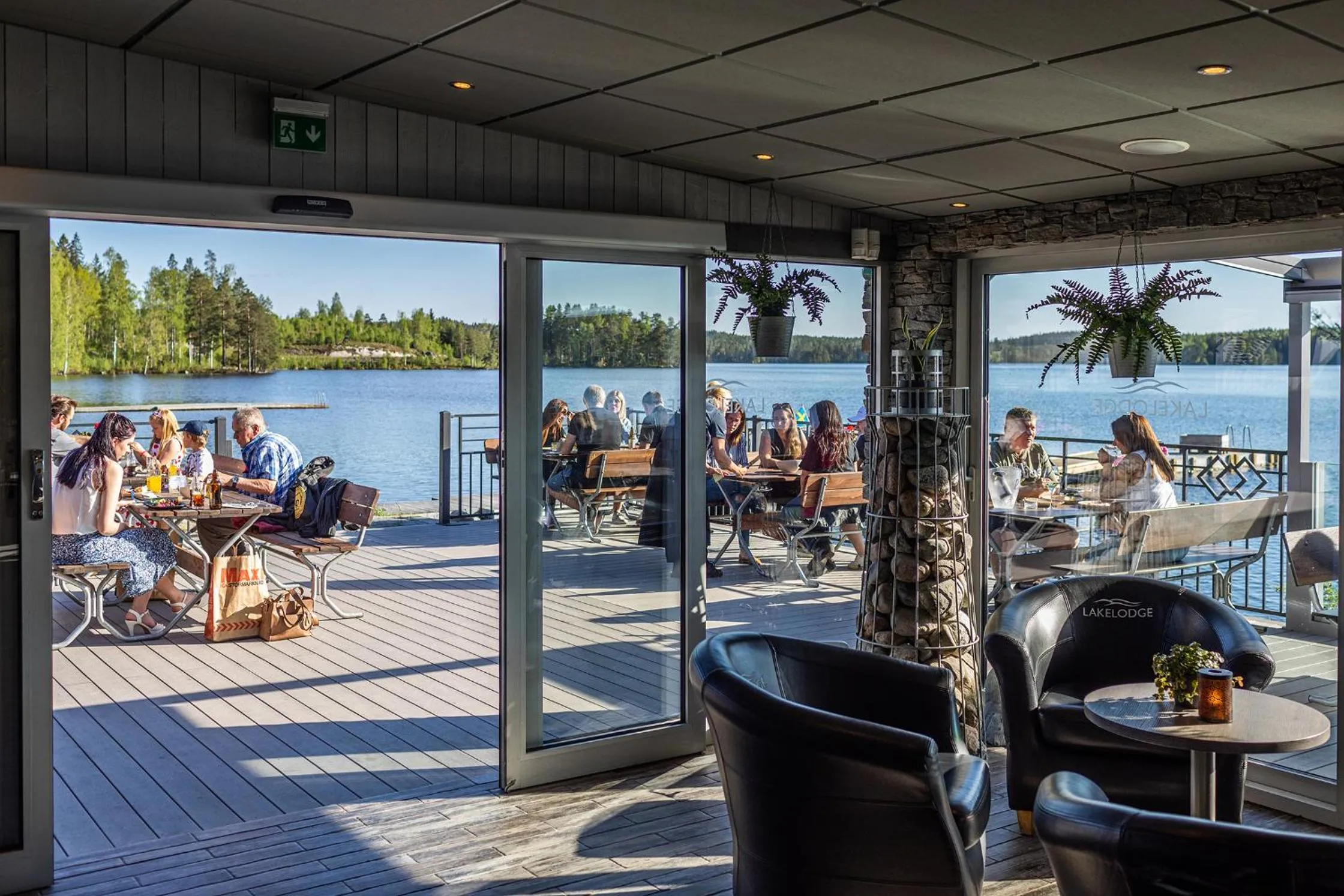 Restaurant/places to eat in Lakelodge