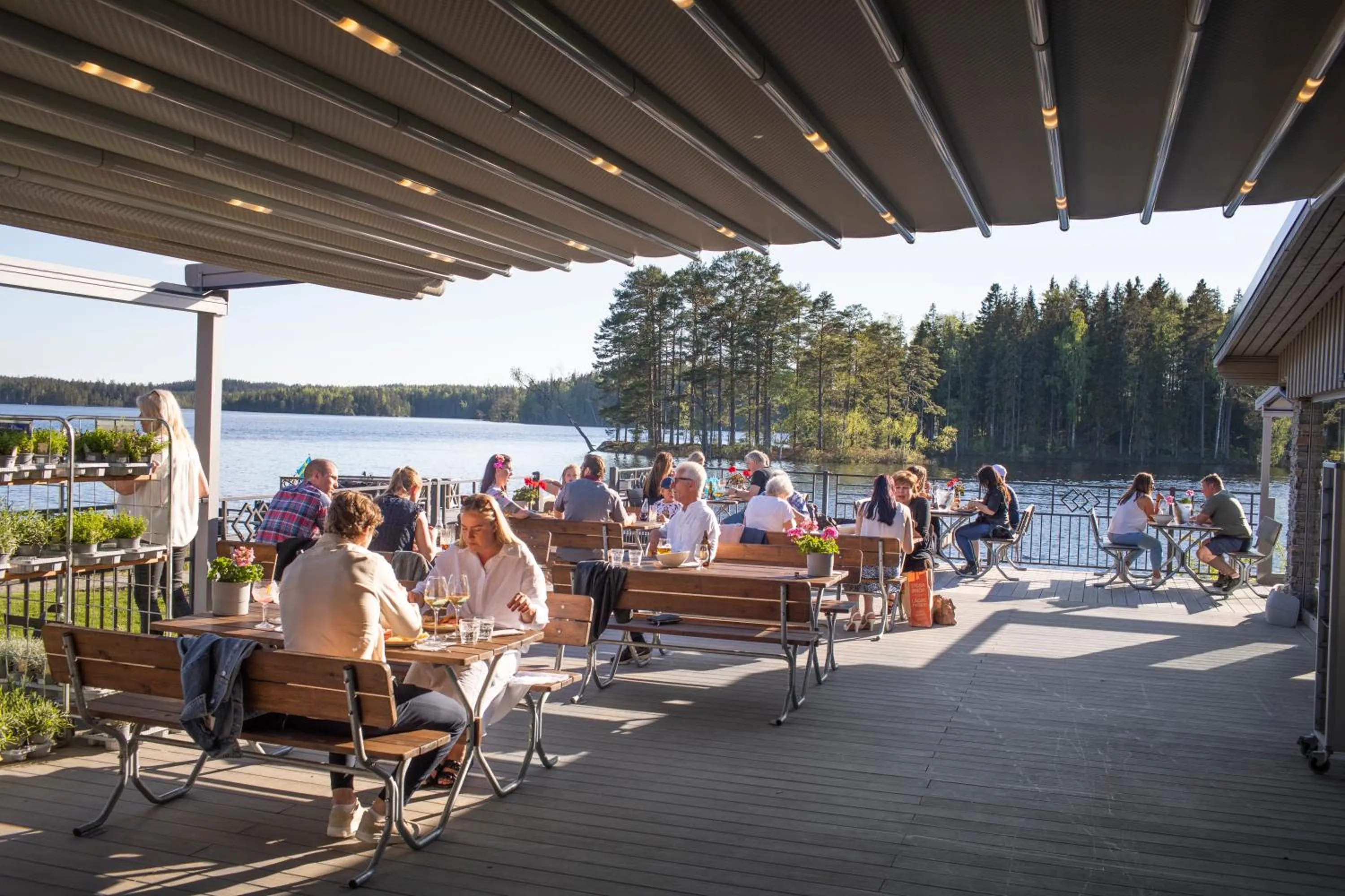 Restaurant/places to eat in Lakelodge