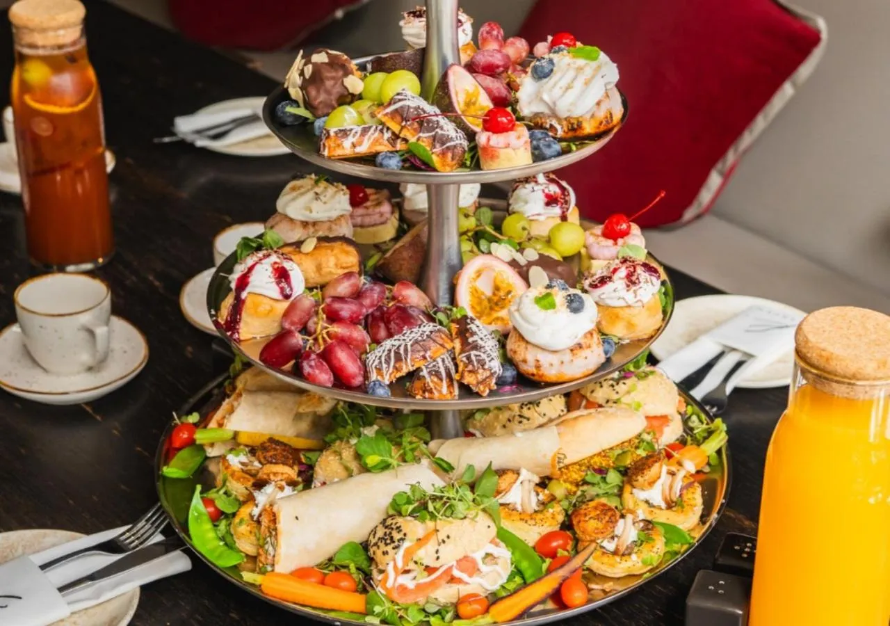 Restaurant/places to eat in The Catalyst Apartment Hotel by NEWMARK