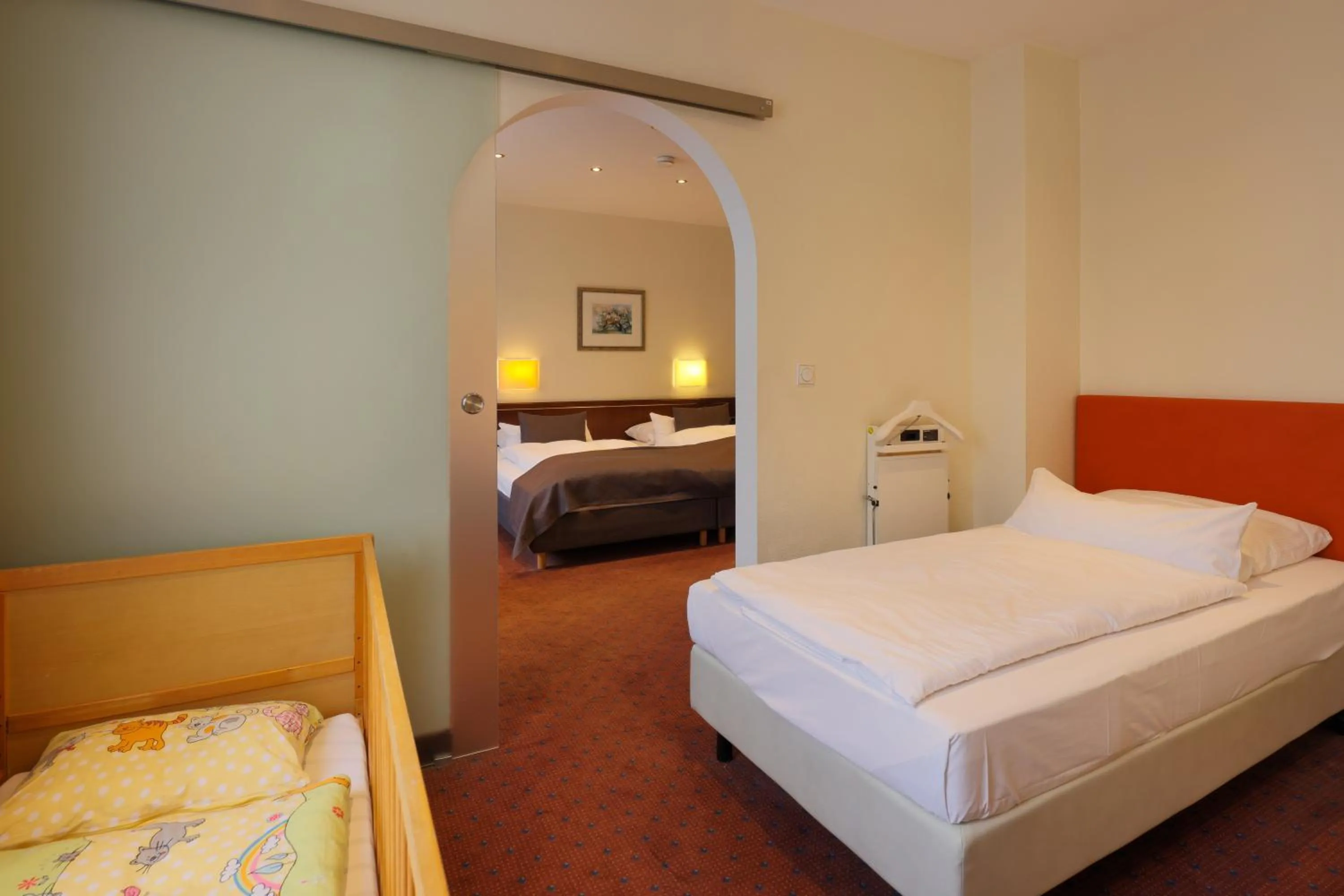 Bed in Trip Inn Hotel Esplanade, Düsseldorf