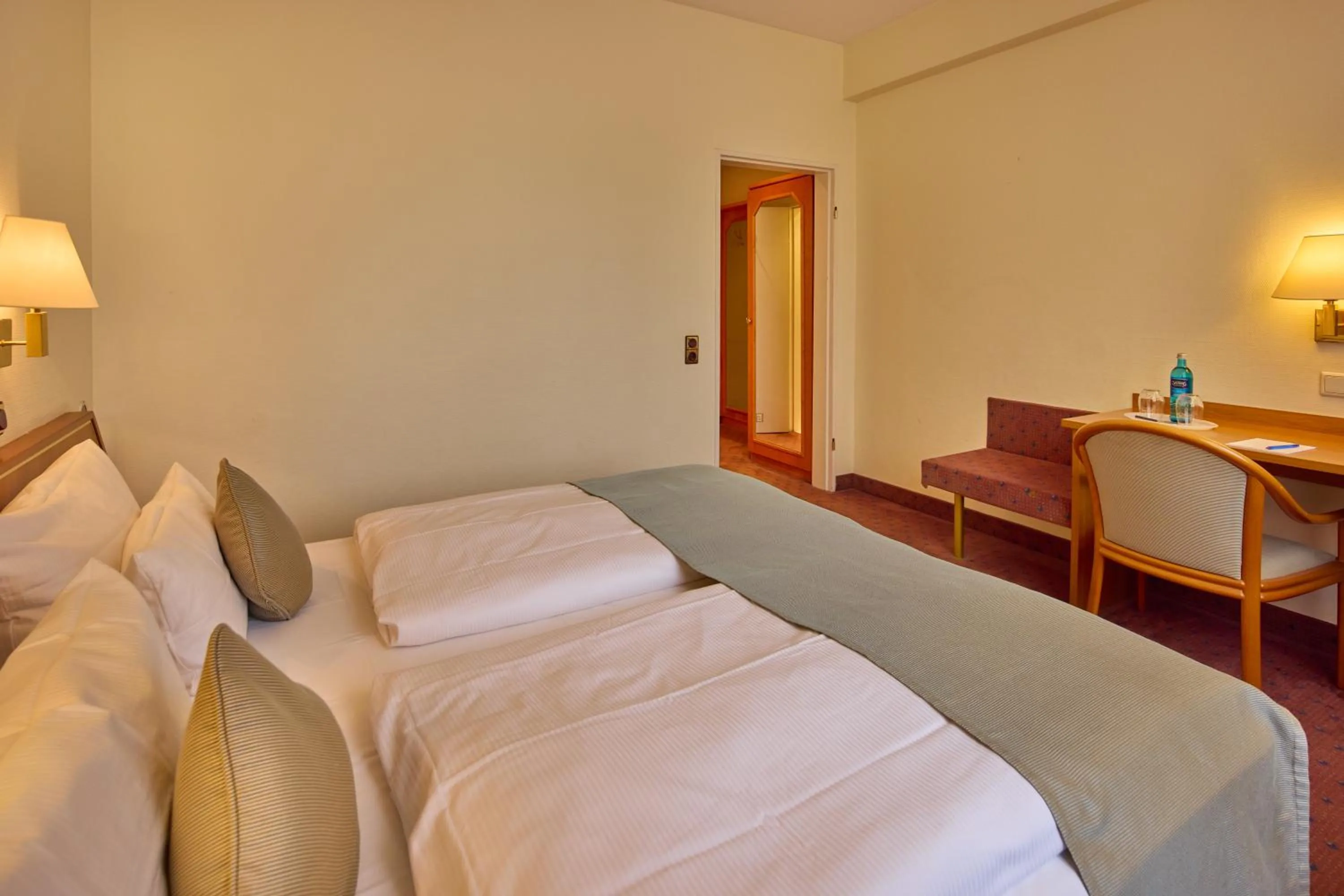 Bed in Trip Inn Hotel Esplanade, Düsseldorf