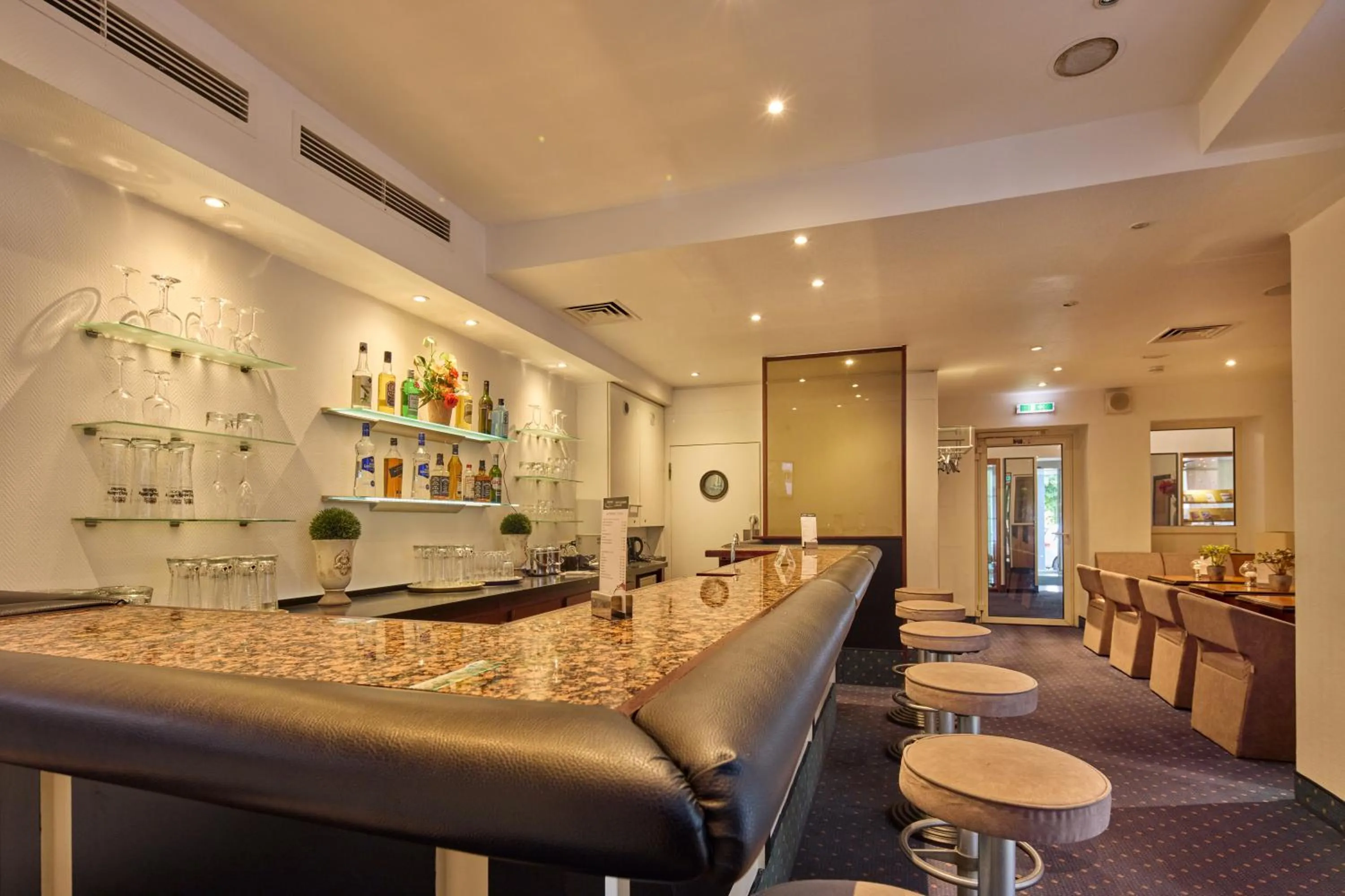 Lounge or bar in Trip Inn Hotel Esplanade, Düsseldorf