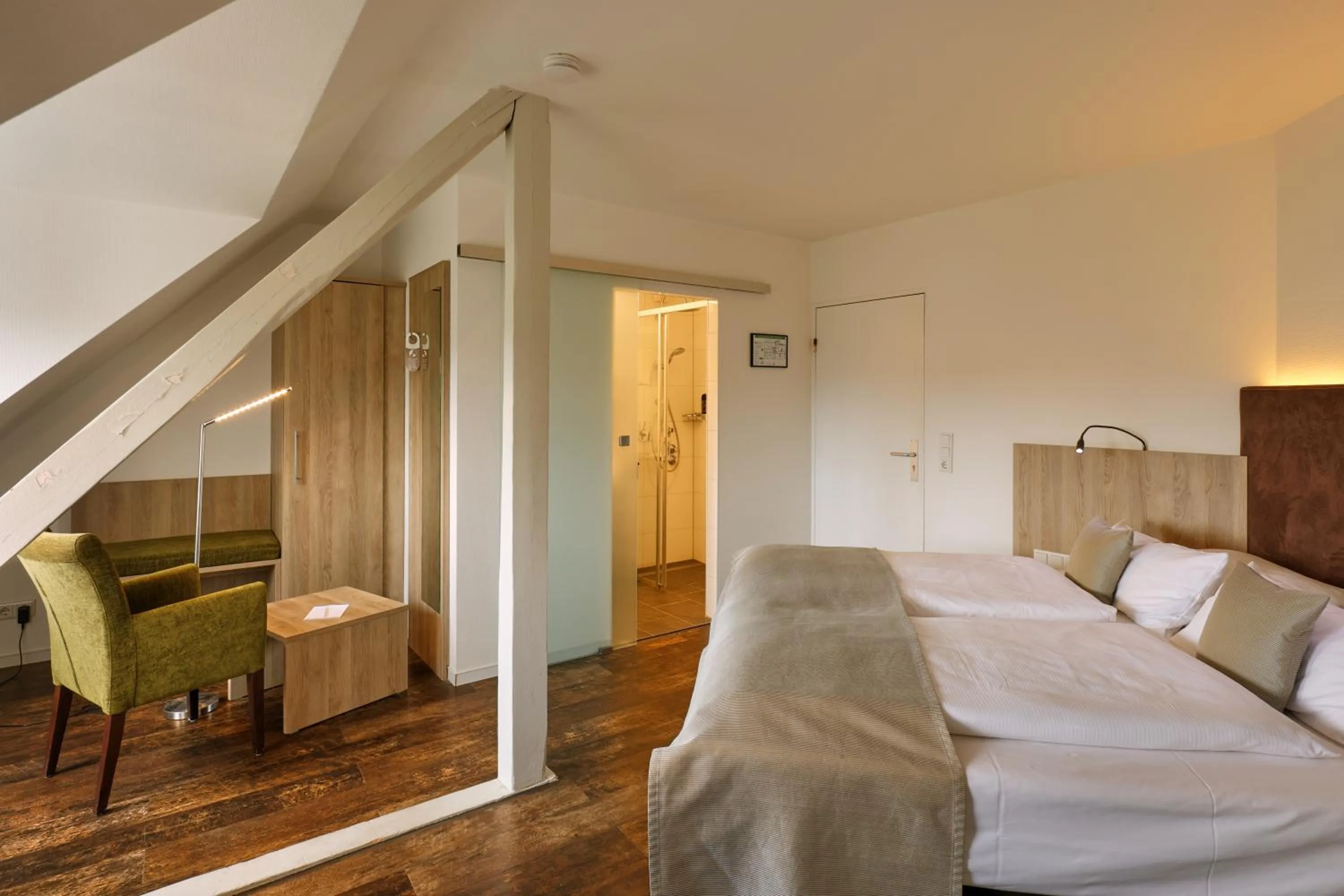 Bedroom, Bed in Trip Inn Hotel Esplanade, Düsseldorf