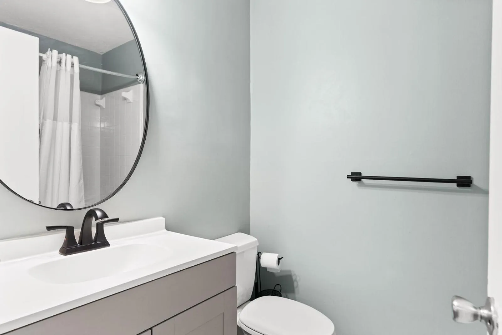 Bathroom in Dry Dock Inn