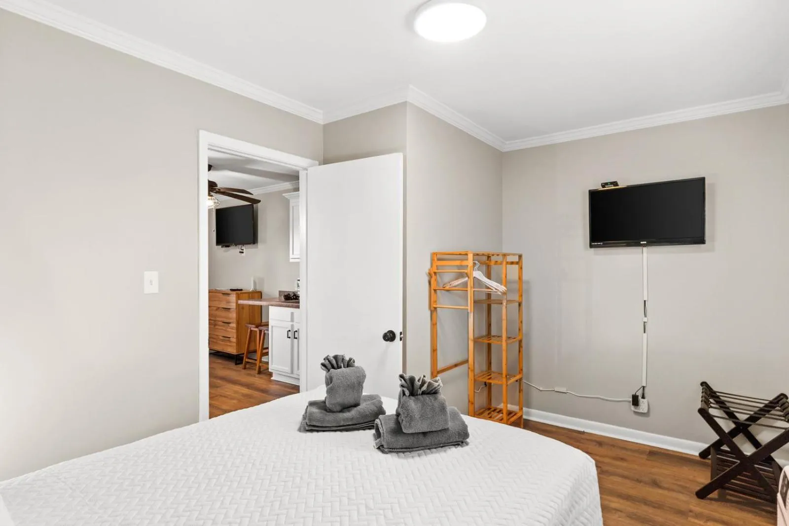 Bedroom, Bed in Dry Dock Inn