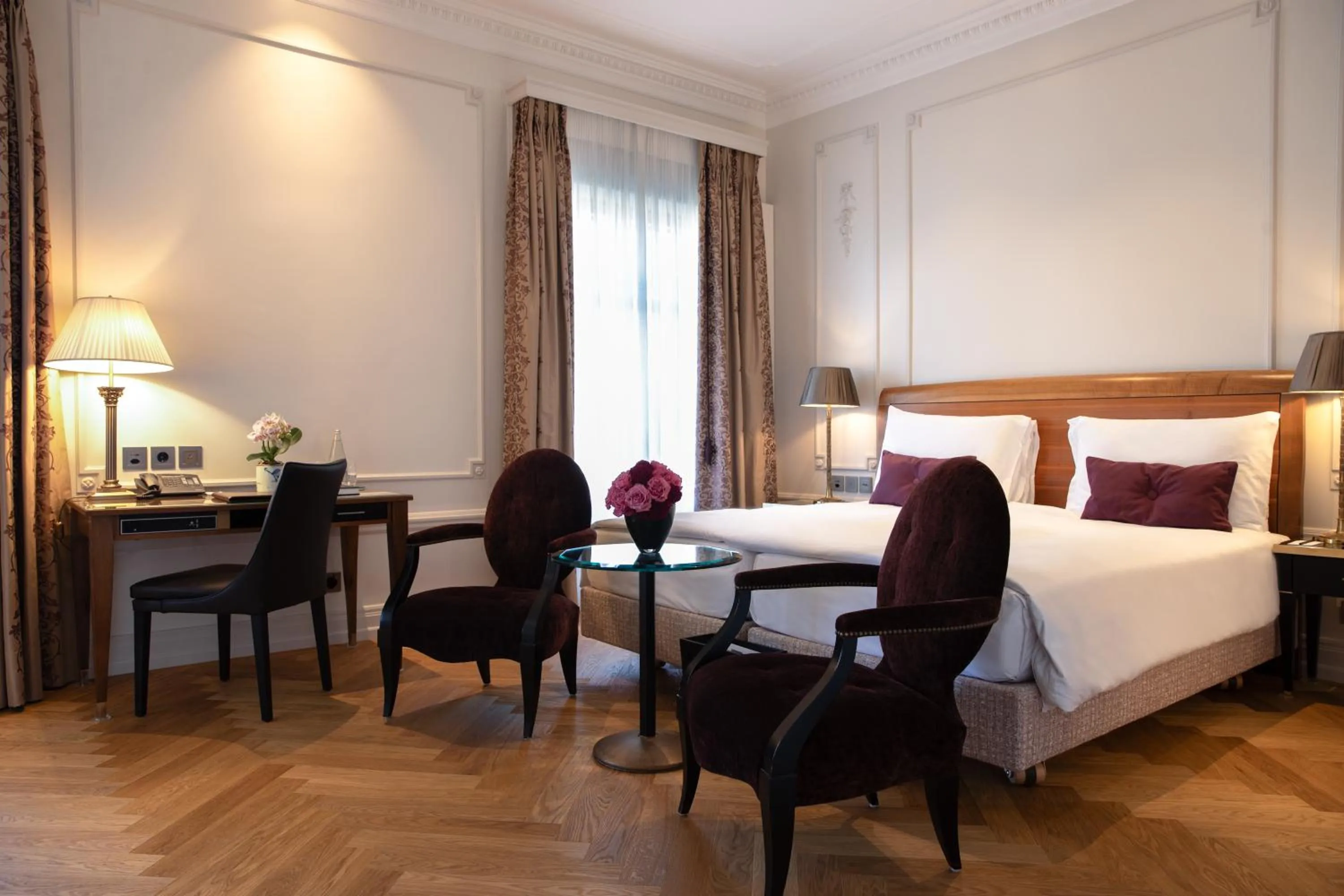 Photo of the whole room, Bed in Hotel Bellevue Palace Bern