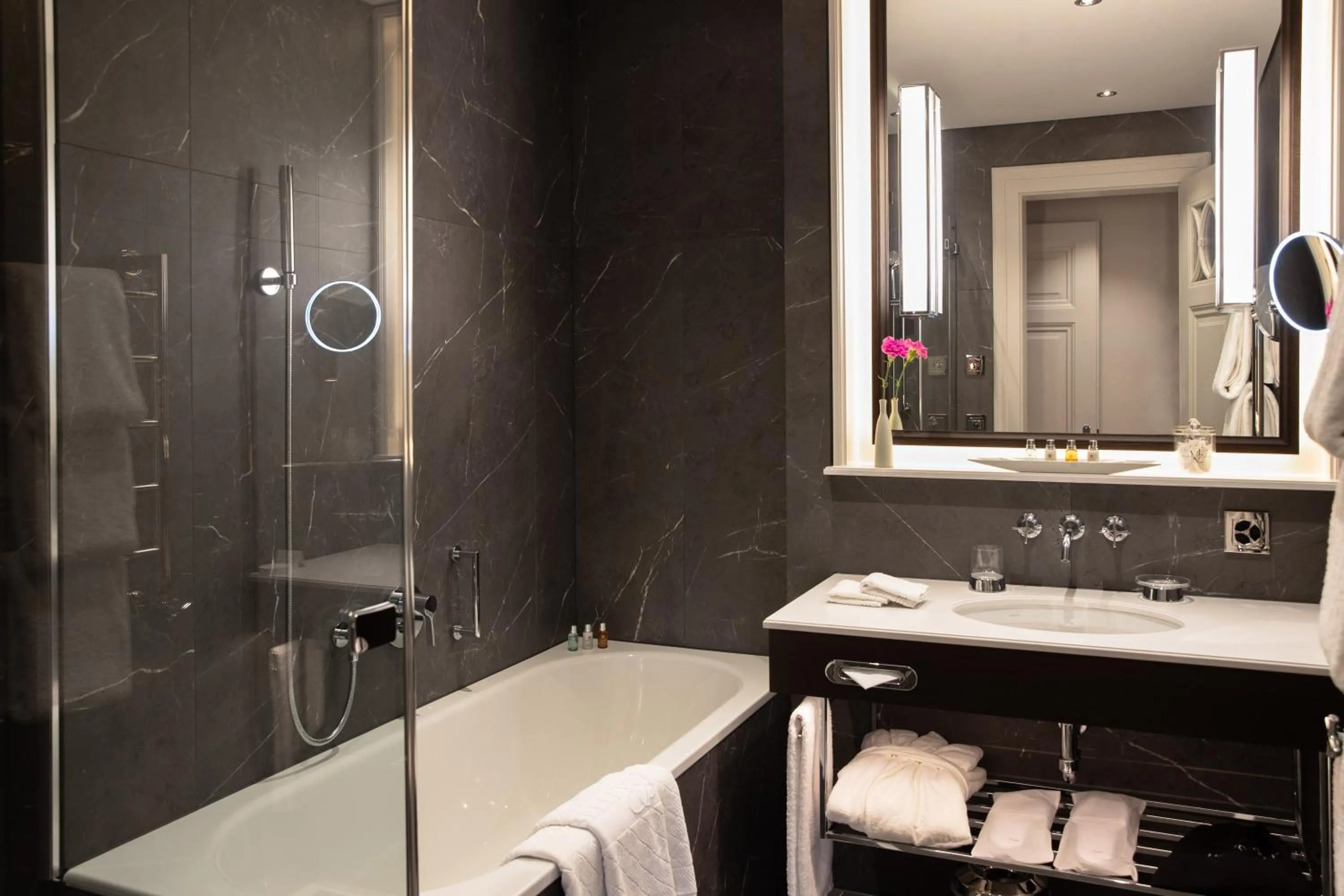 Bathroom in Hotel Bellevue Palace Bern