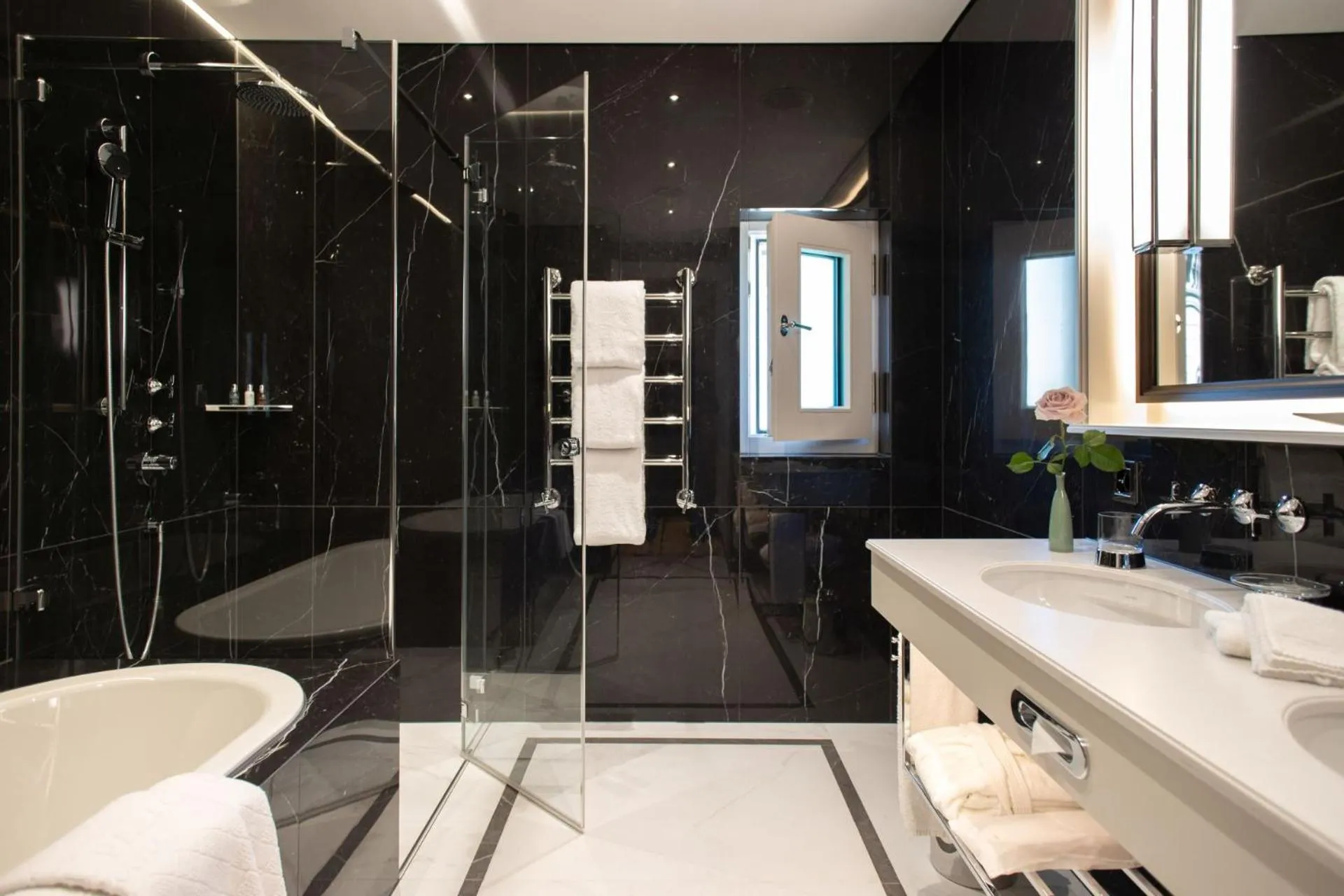 Bathroom in Hotel Bellevue Palace Bern