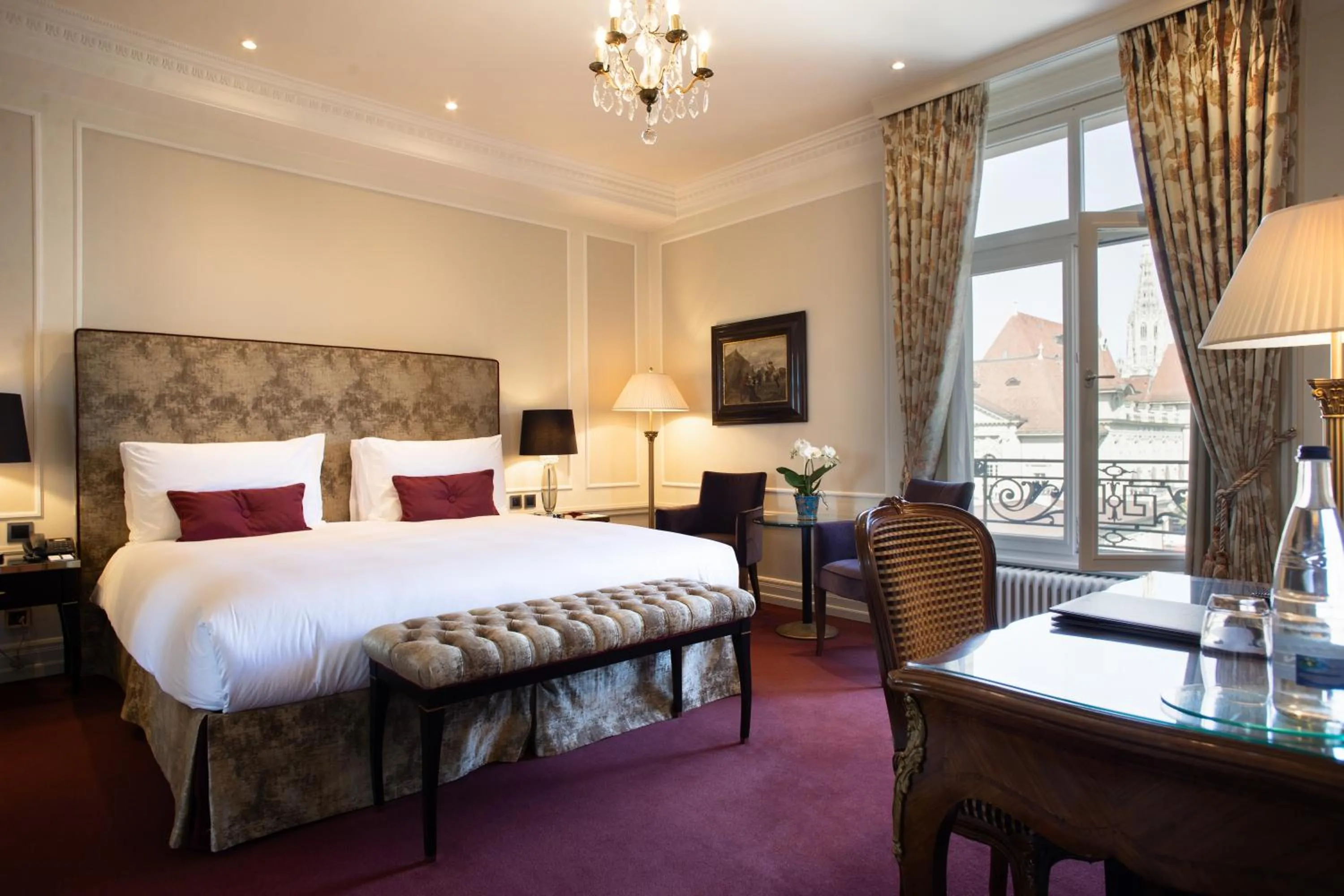 Bed in Hotel Bellevue Palace Bern