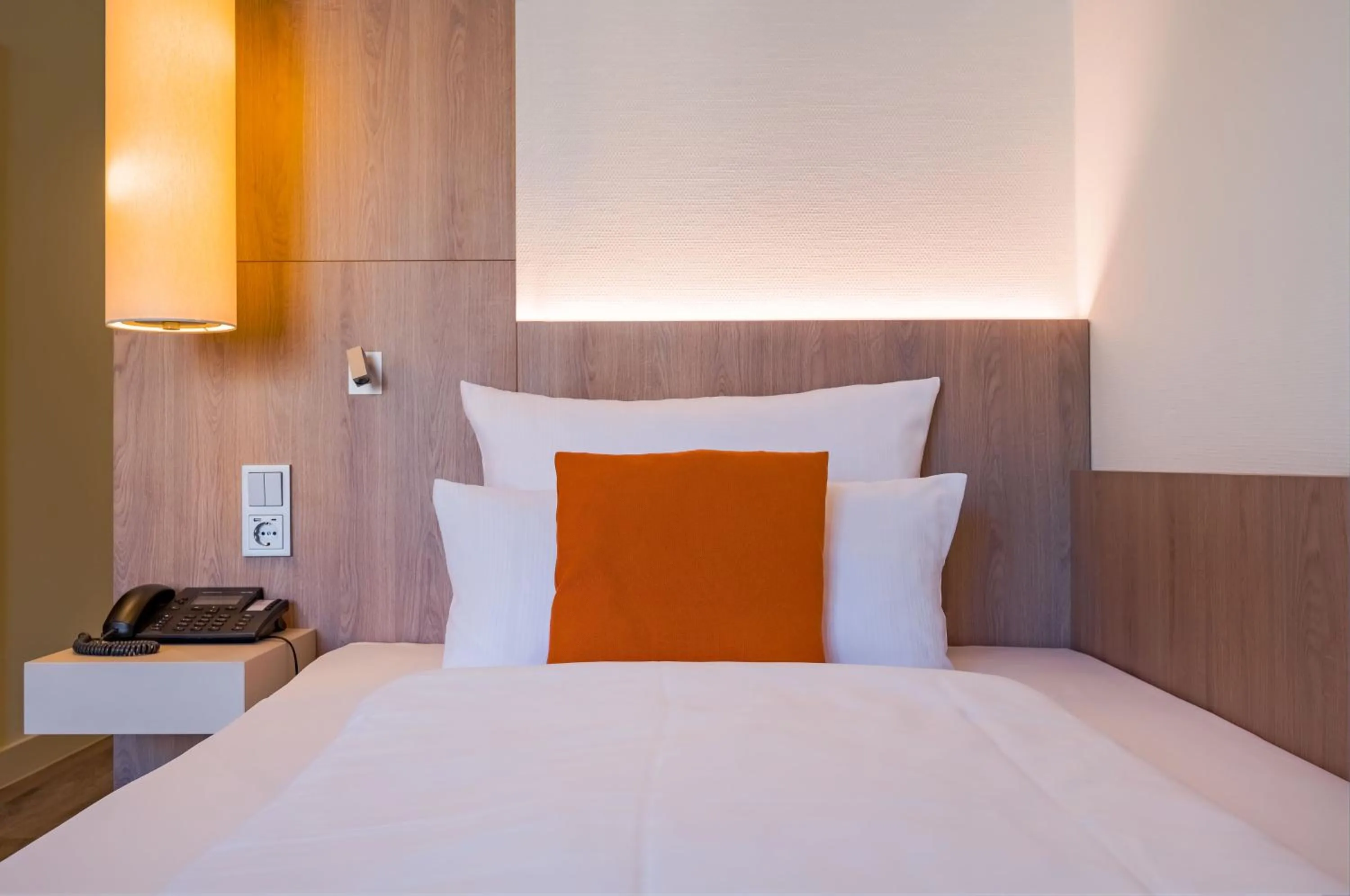 Bed in Kommerzhotel Köln