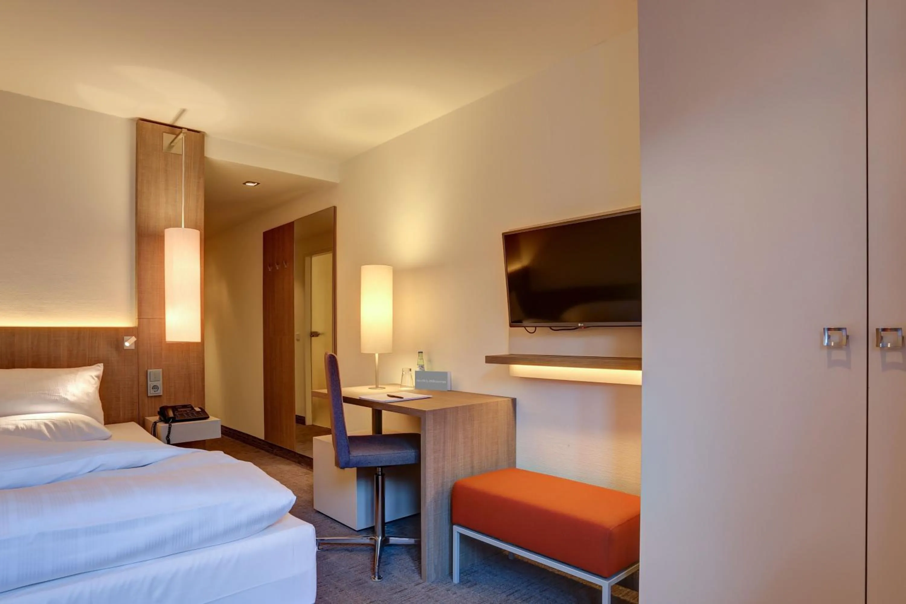 Bed in Kommerzhotel Köln