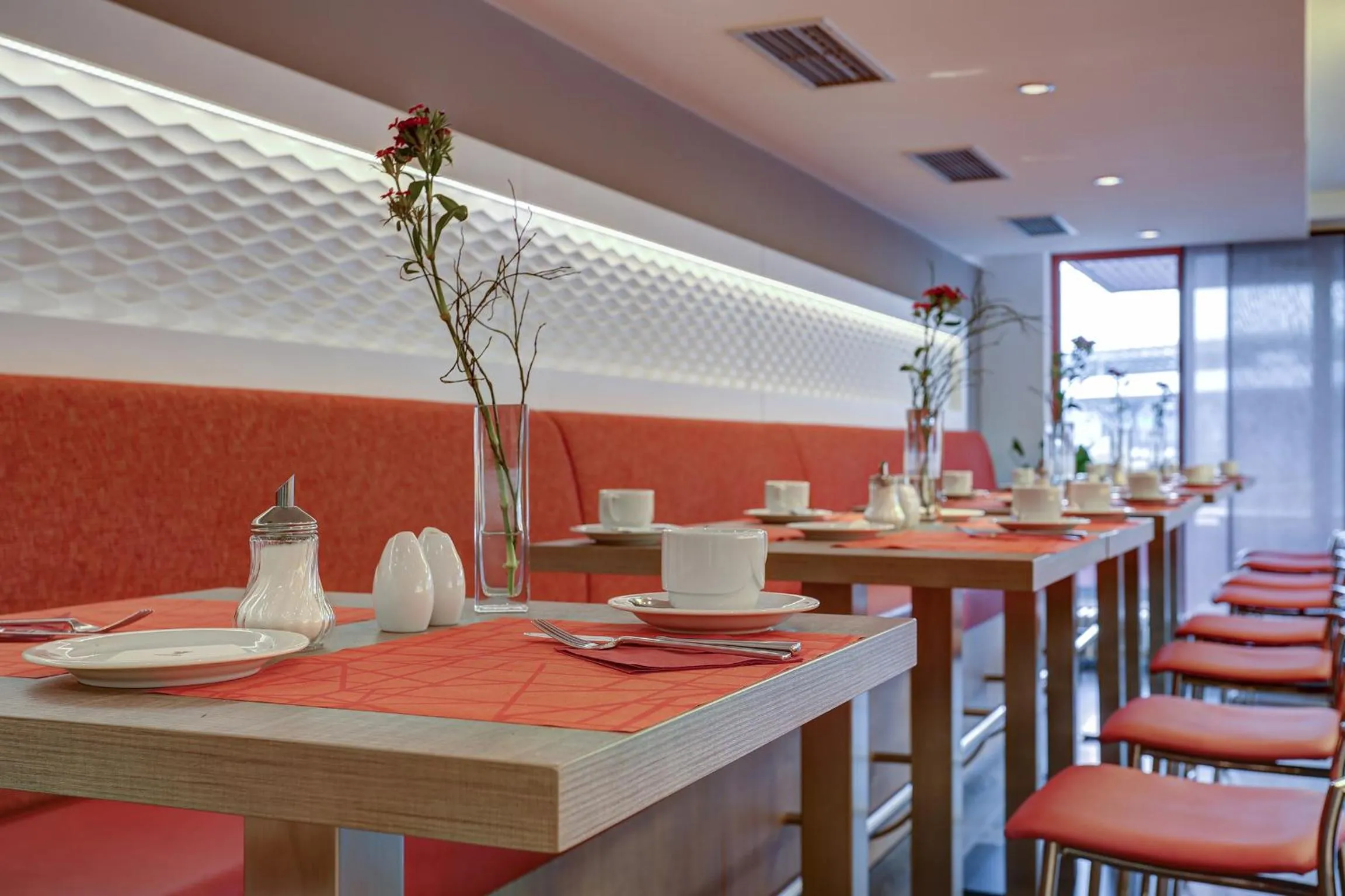 Restaurant/places to eat in Kommerzhotel Köln