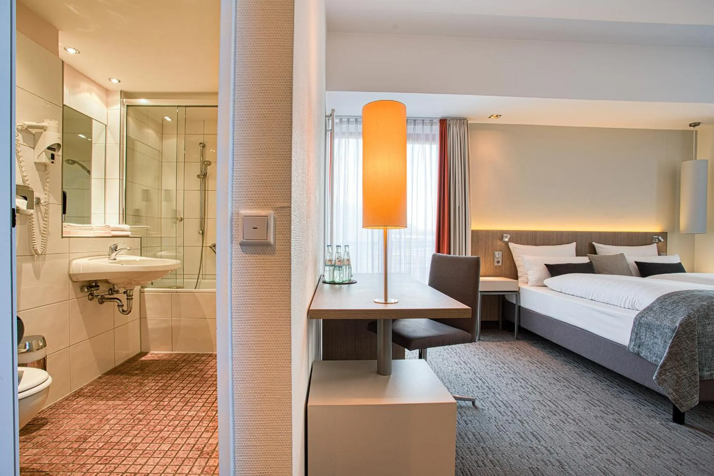 Bed in Kommerzhotel Köln