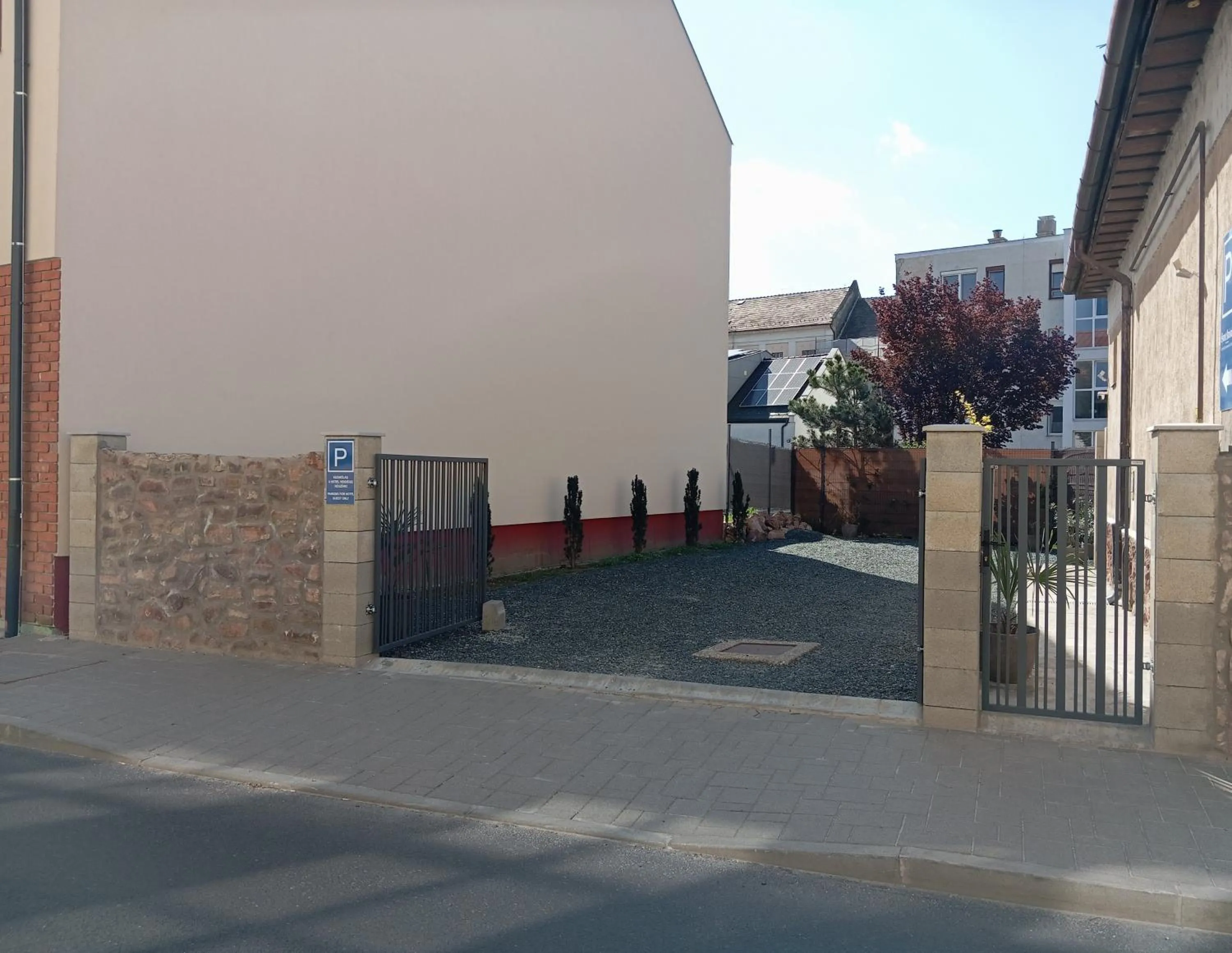 Parking in Szent Kristóf Apartmanhotel