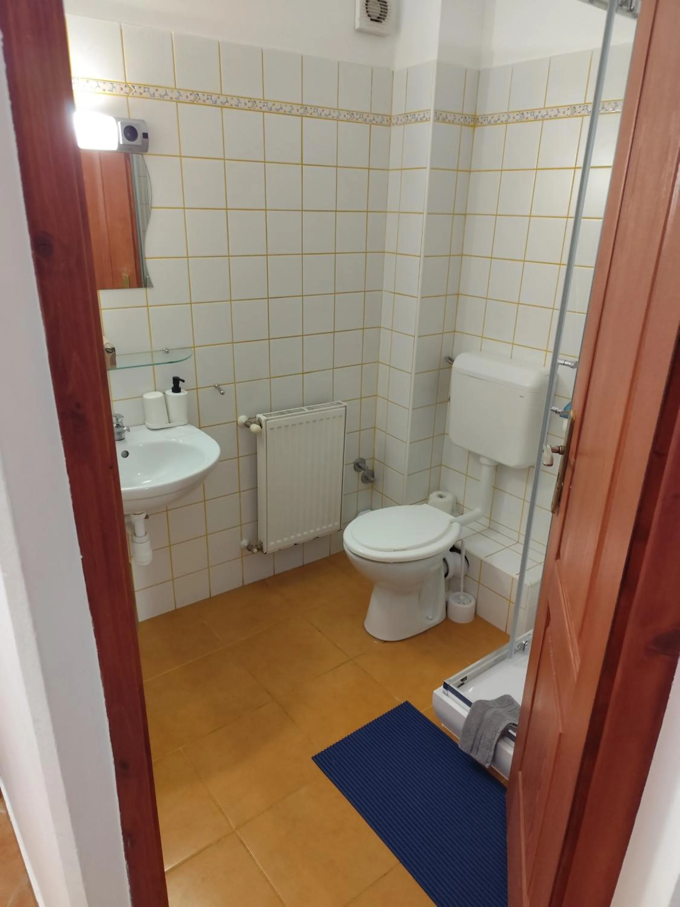 Bathroom in Szent Kristóf Apartmanhotel