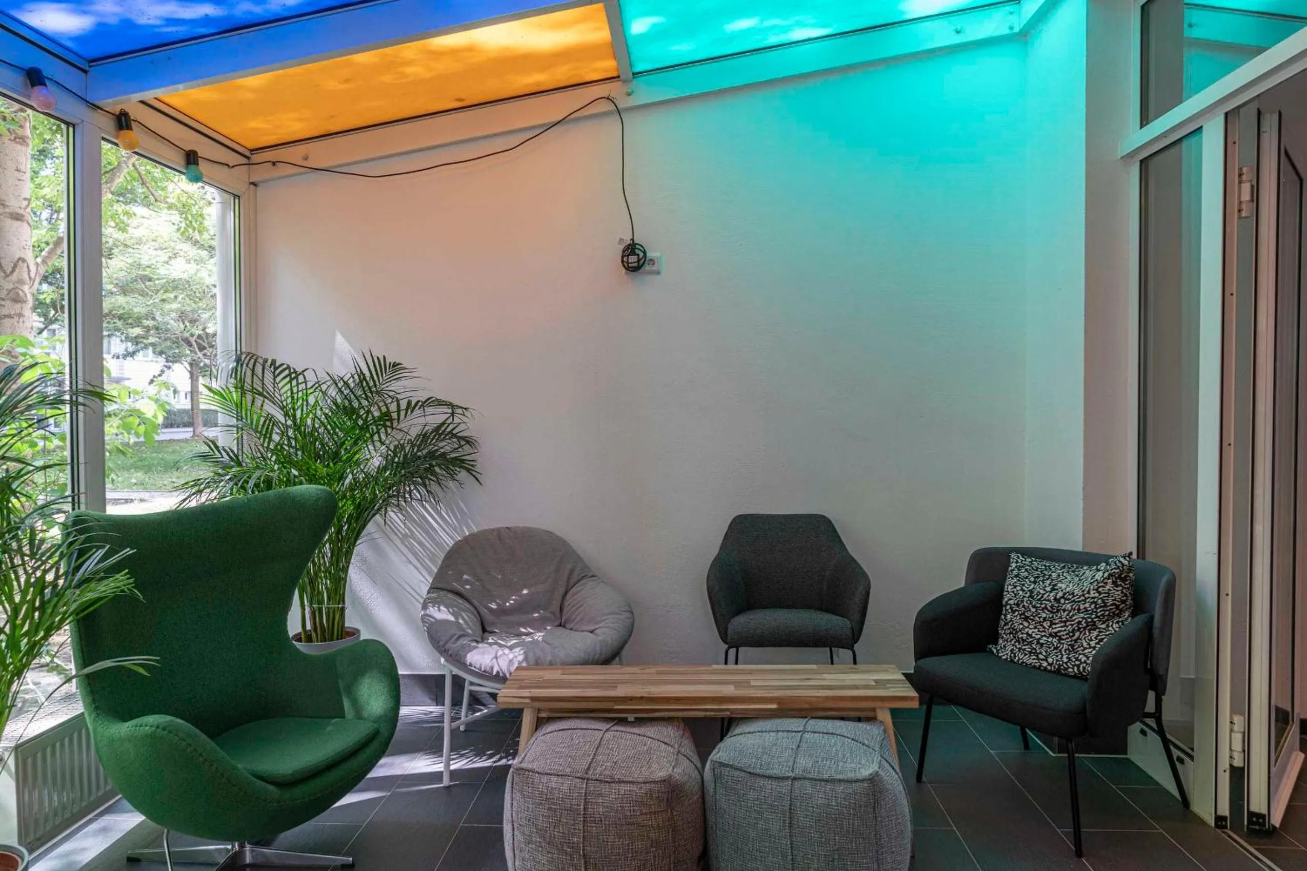 Communal lounge/ TV room in BIG MAMA Leipzig