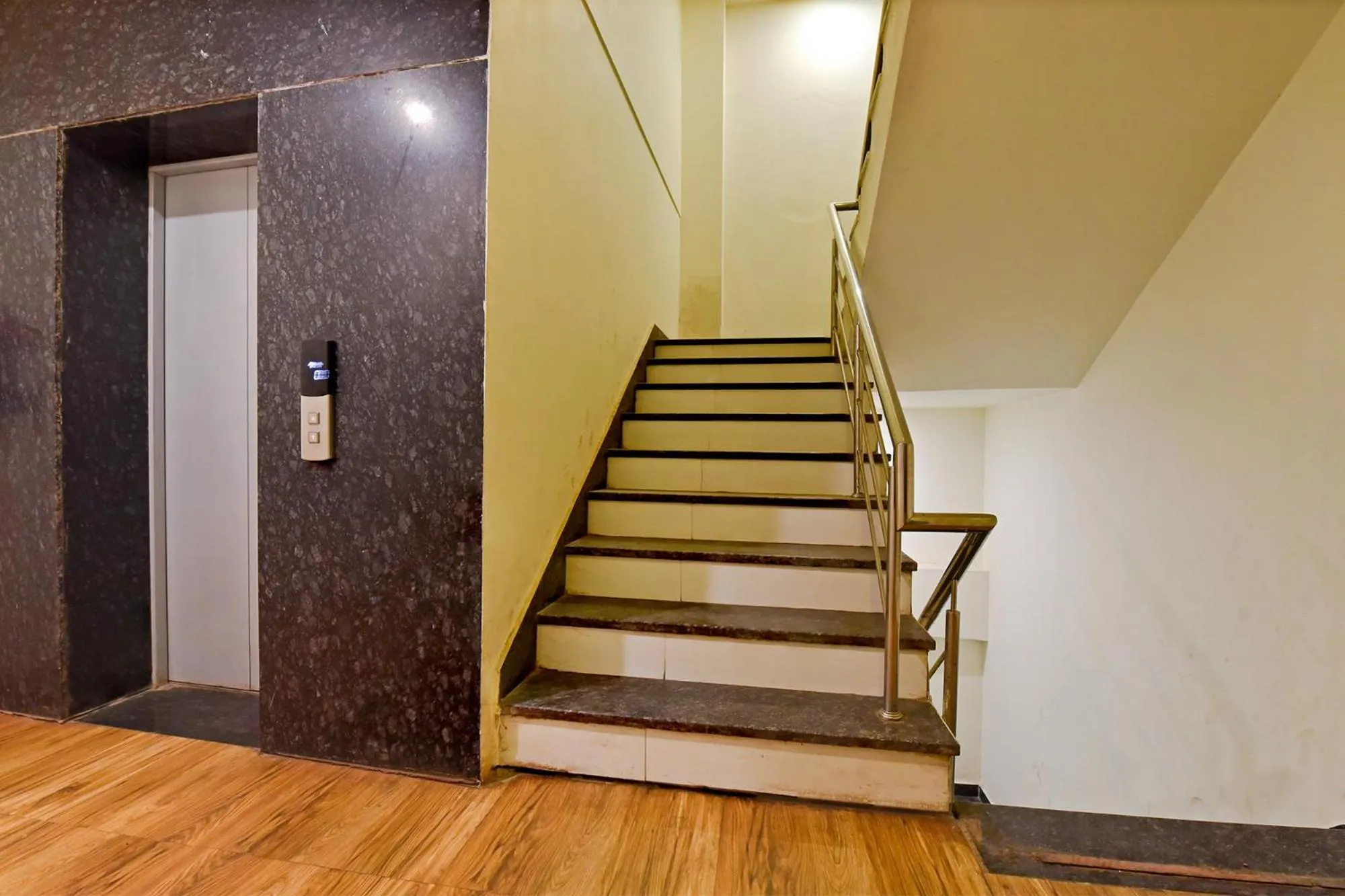 Lobby or reception in OYO 79651 TownHouse OTH Buddhi