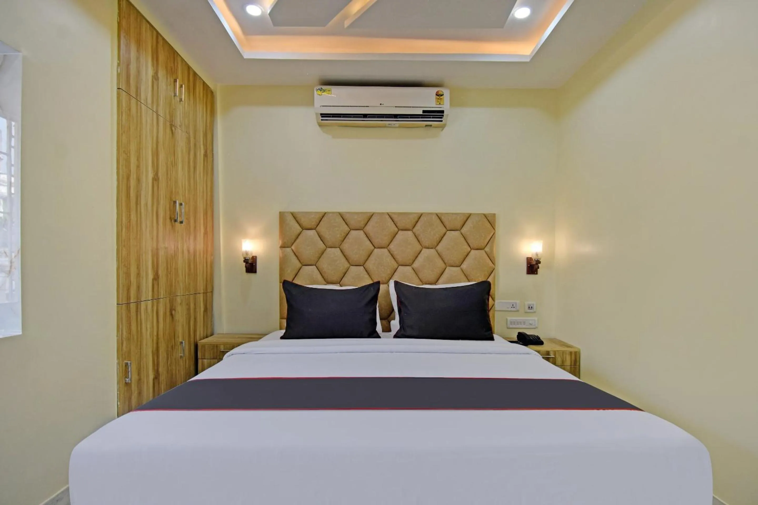 Bathroom, Bed in Super Collection O Ketan Regency Near Acropolis Mall