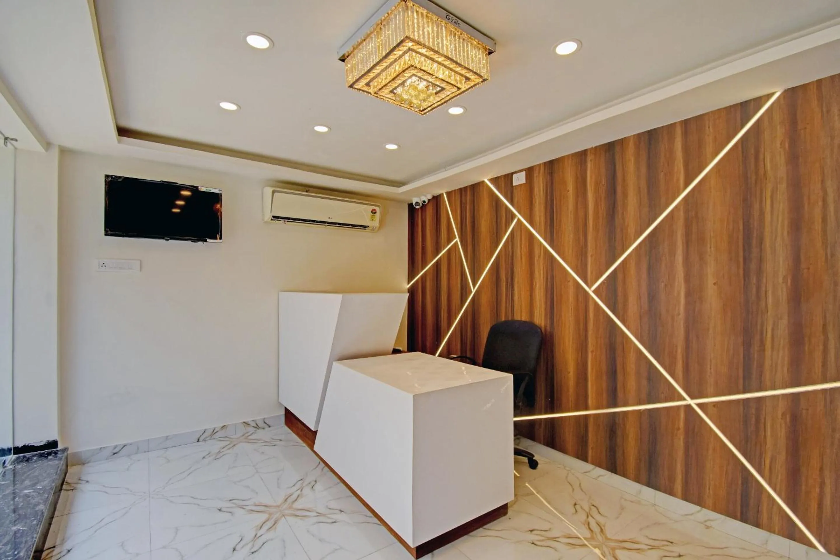 Lobby or reception in Super Collection O Ketan Regency Near Acropolis Mall
