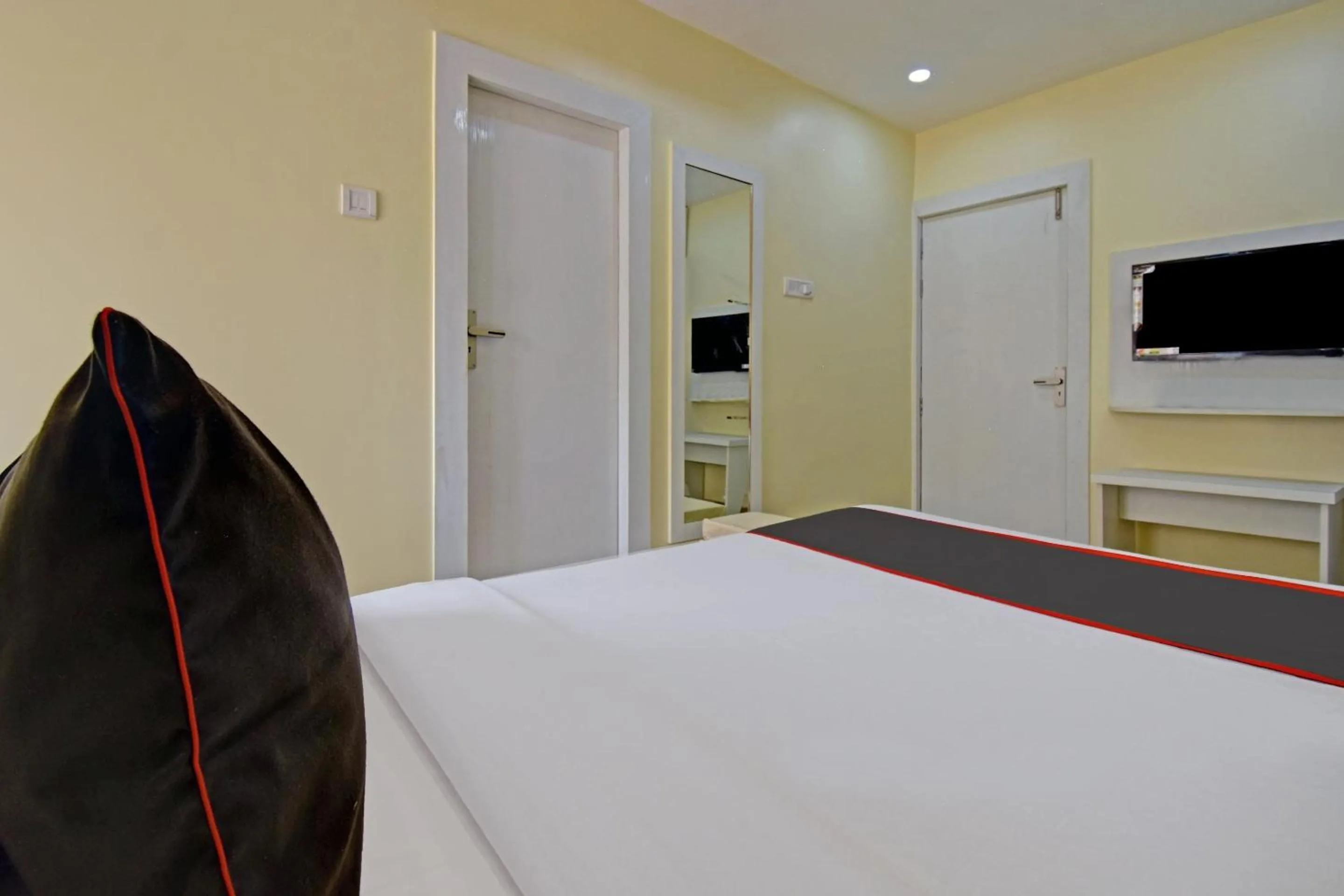 Bedroom, Bed in Super Collection O Ketan Regency Near Acropolis Mall