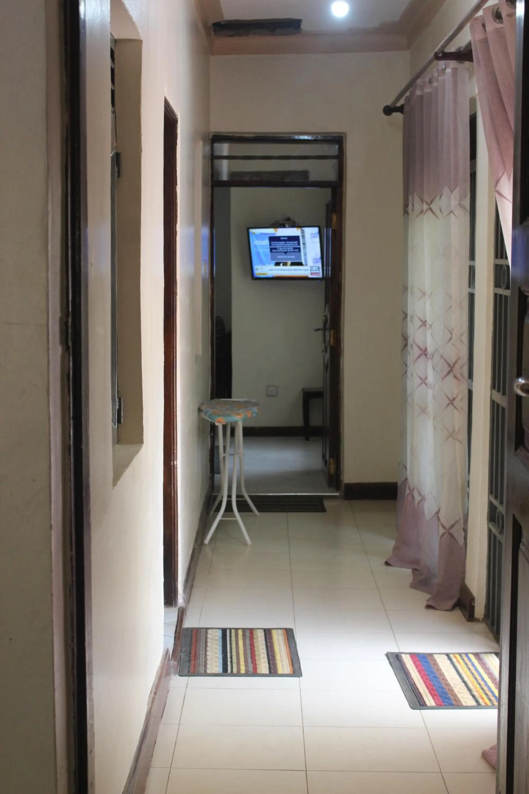 flat iron in Montane Safaris Hotel