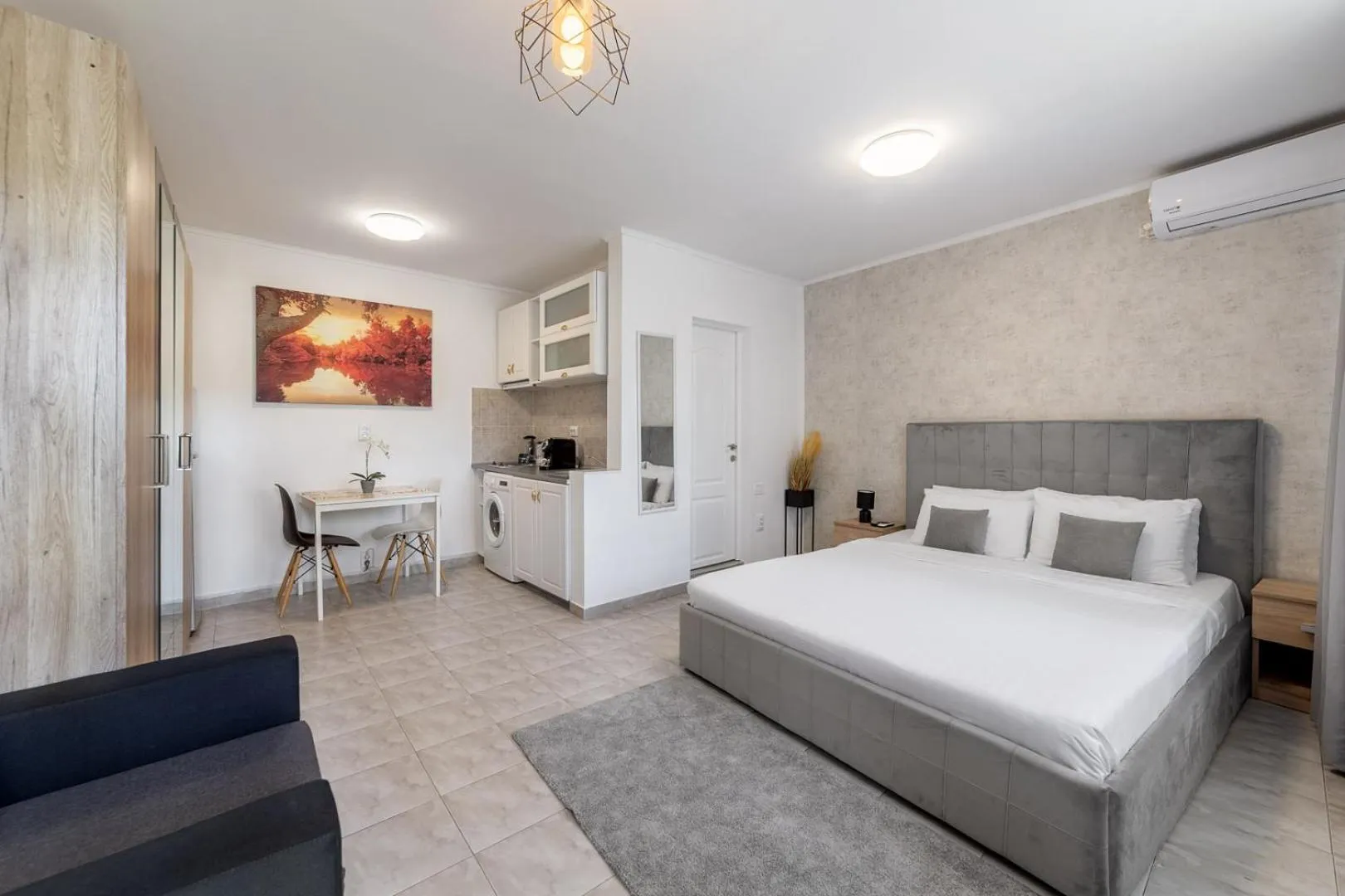 Photo of the whole room, Bed in Downtown Victoria Studios By CityBookings