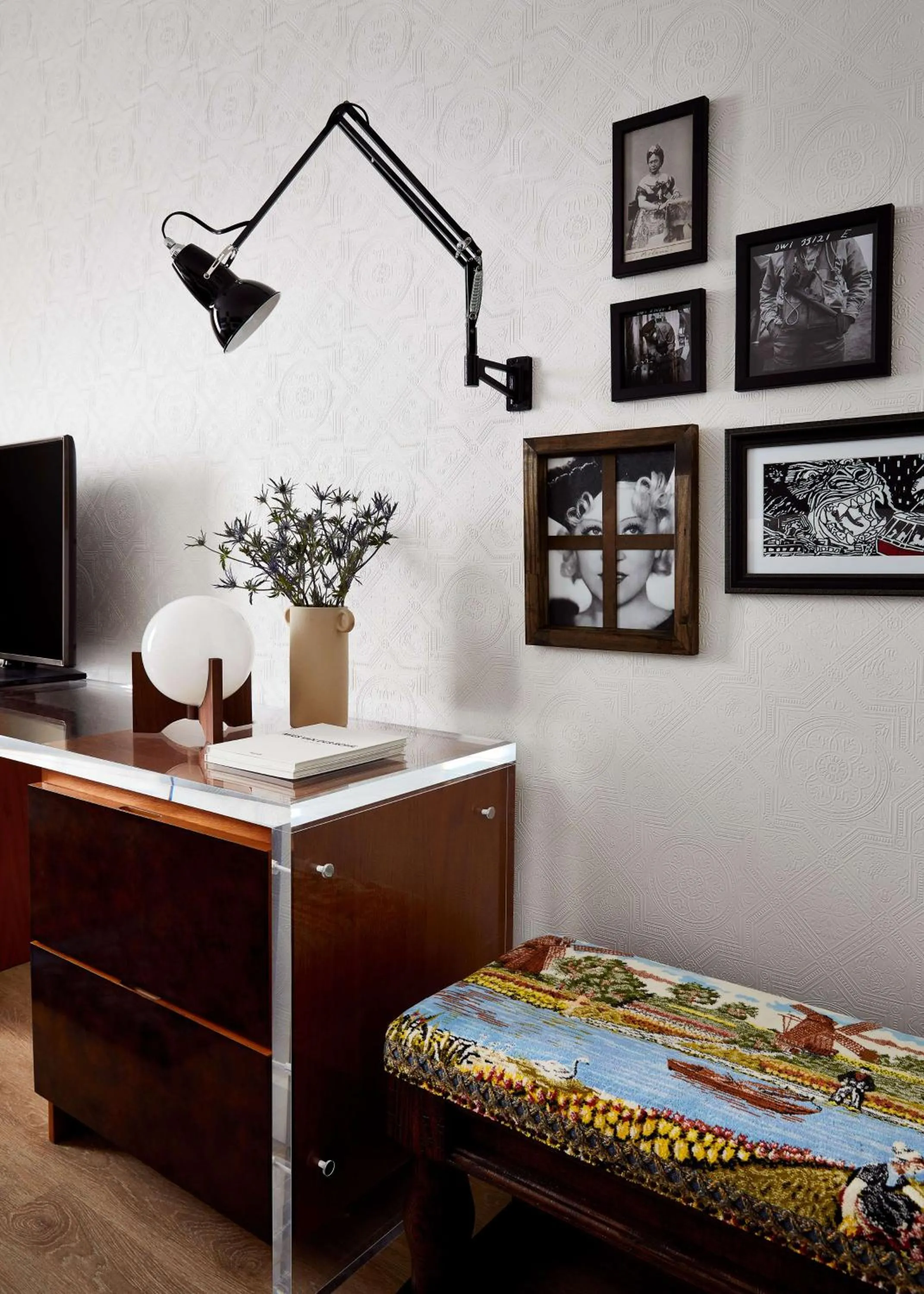 Photo of the whole room in Graduate by Hilton New York