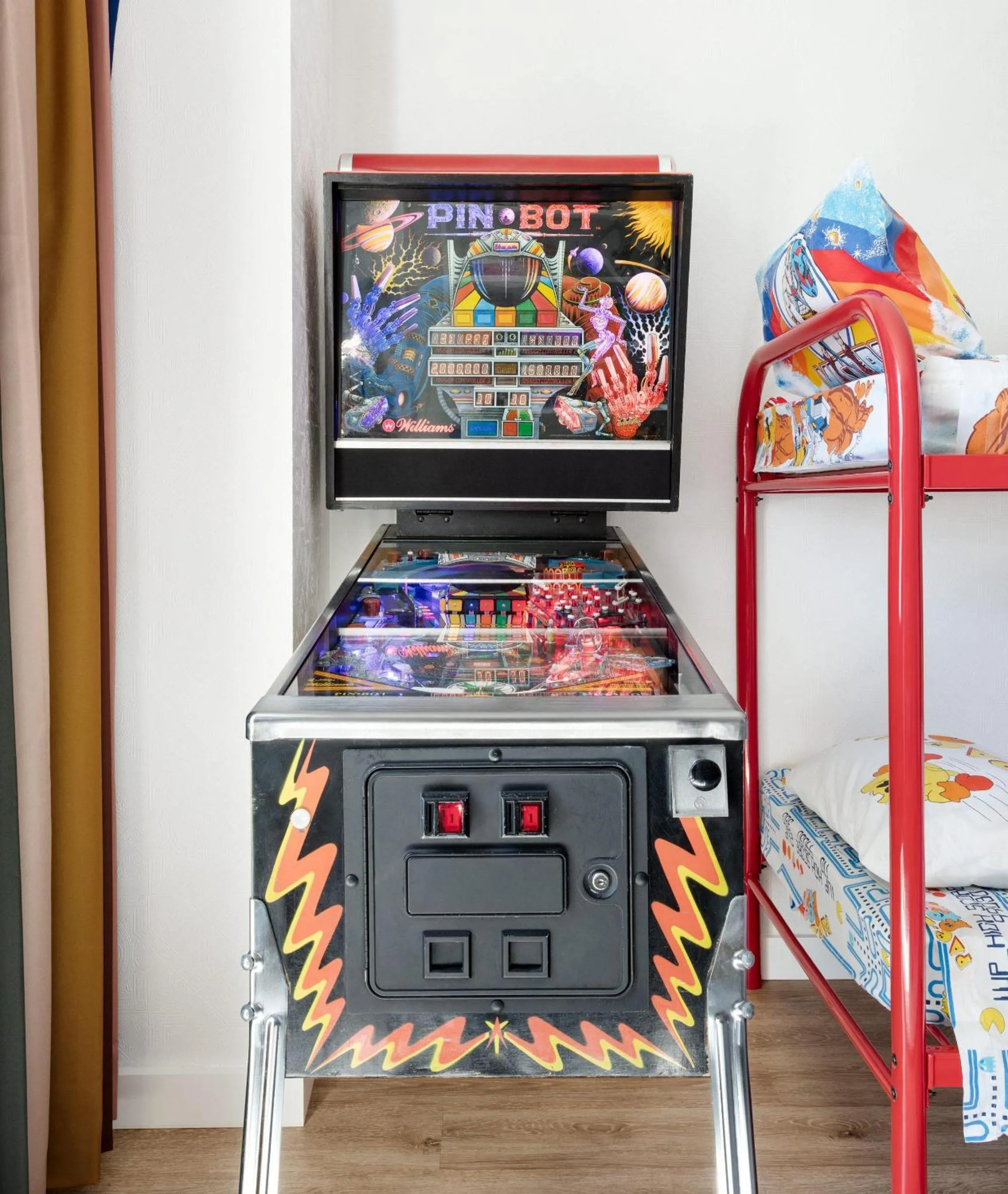 Photo of the whole room in Graduate by Hilton New York