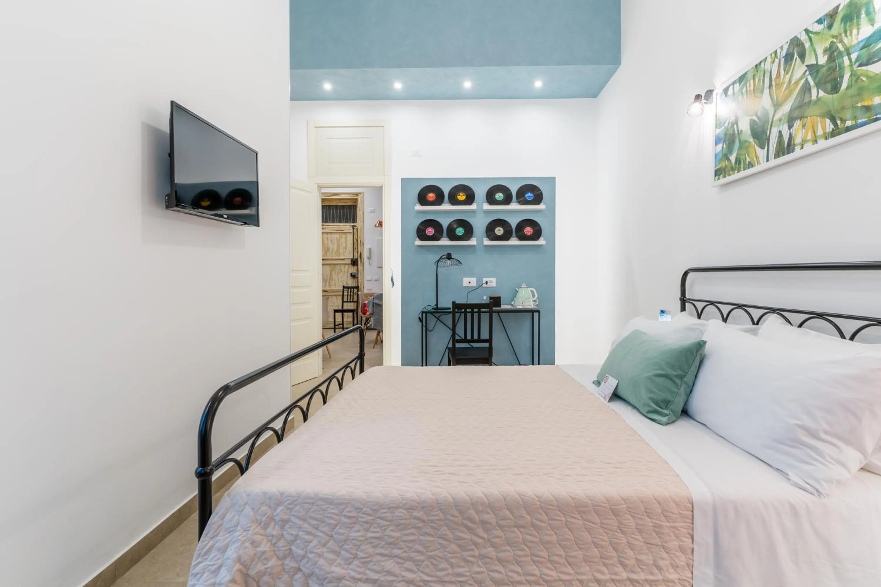 Bed in Mama Tita Rooms and Breakfast