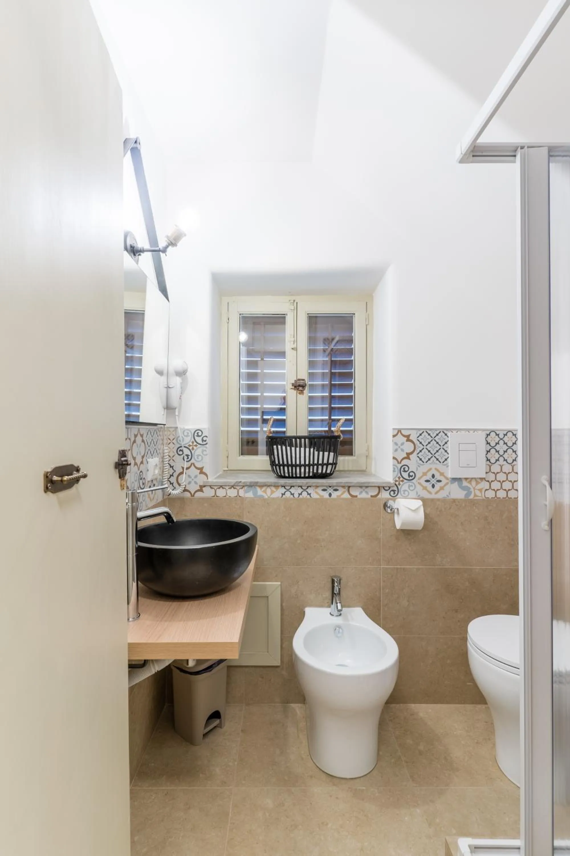 Shower in Mama Tita Rooms and Breakfast