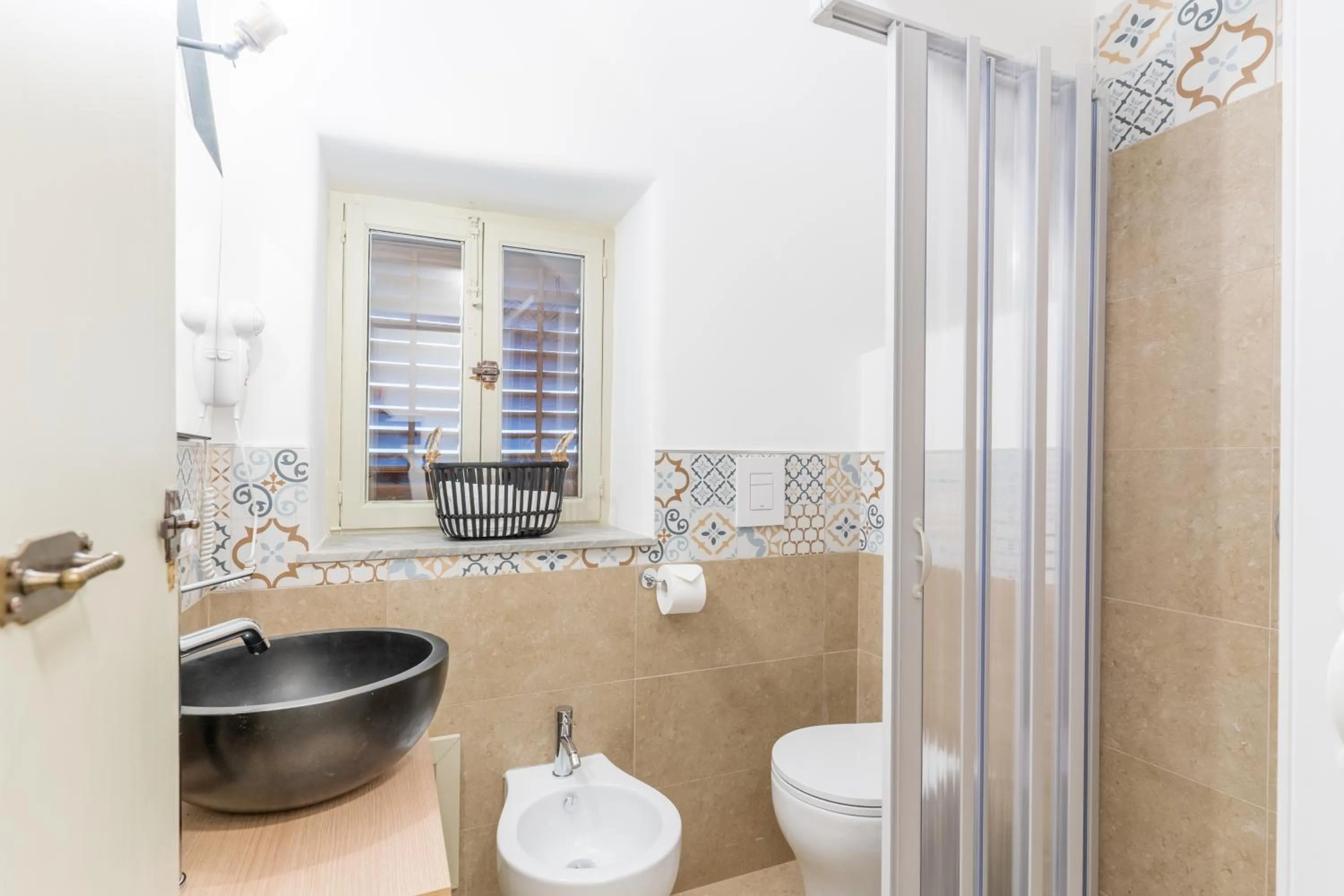 Shower in Mama Tita Rooms and Breakfast