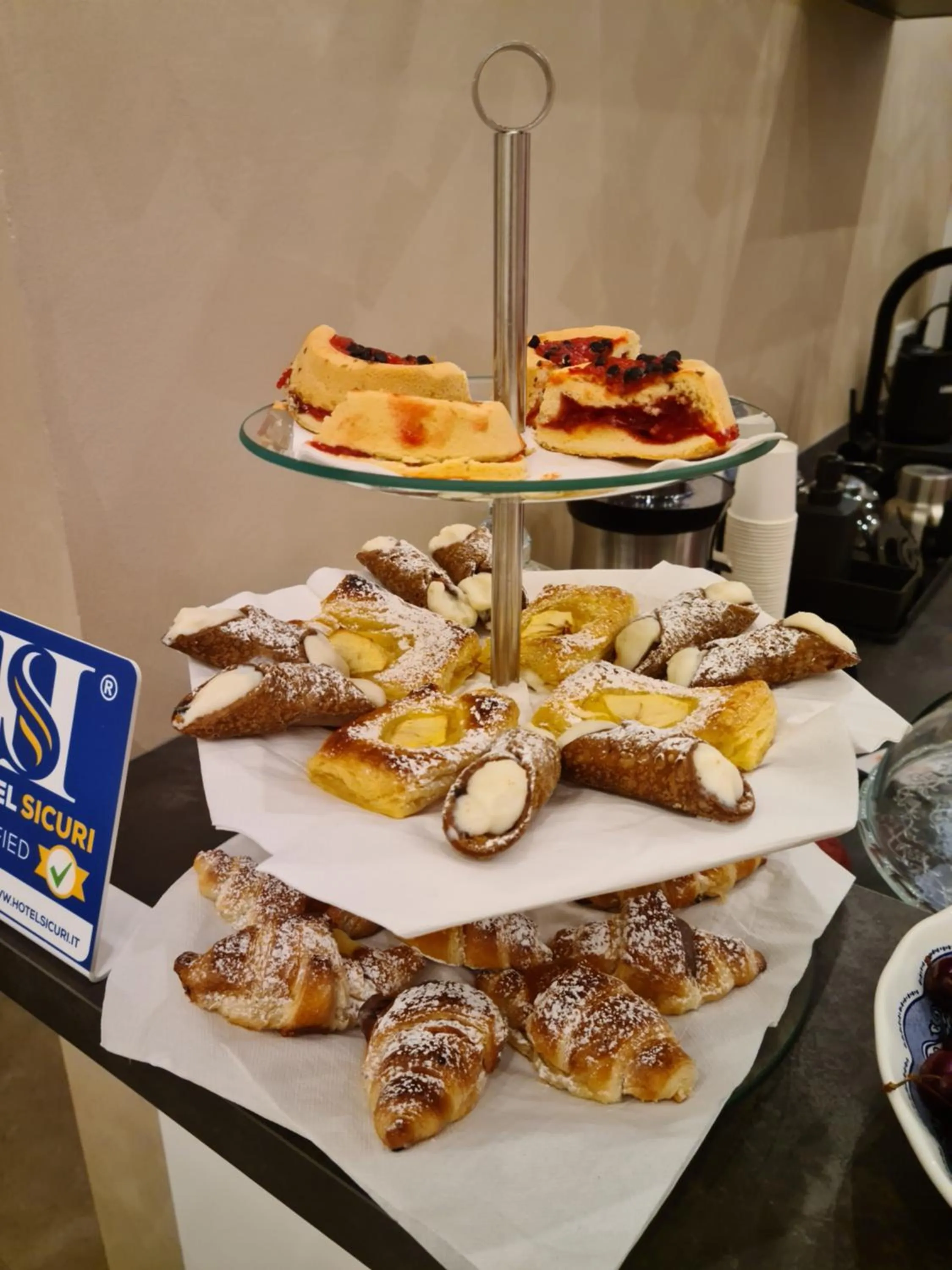 Breakfast in Mama Tita Rooms and Breakfast