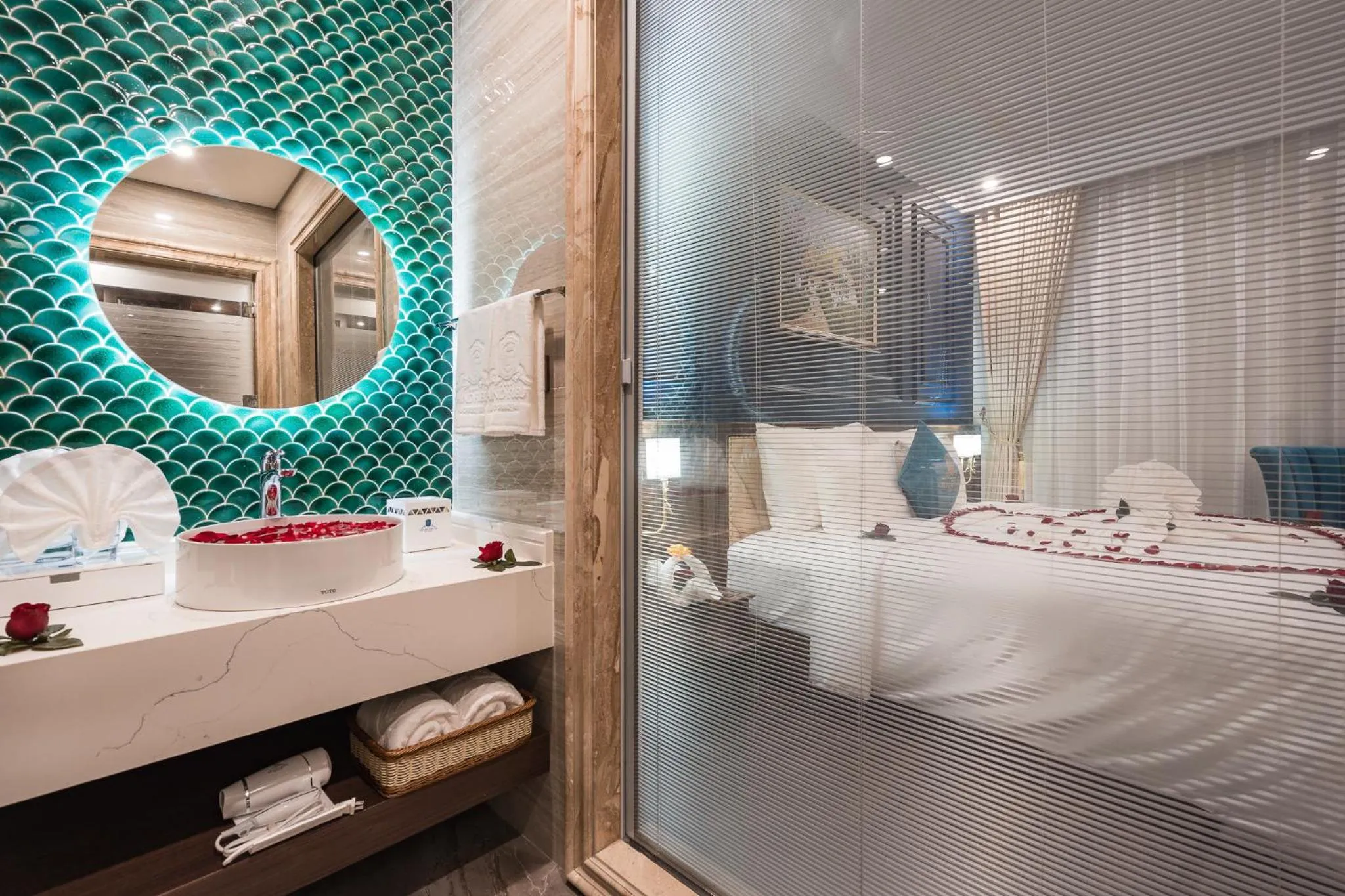 Toilet, Bed in Grand Fleuve Boutique