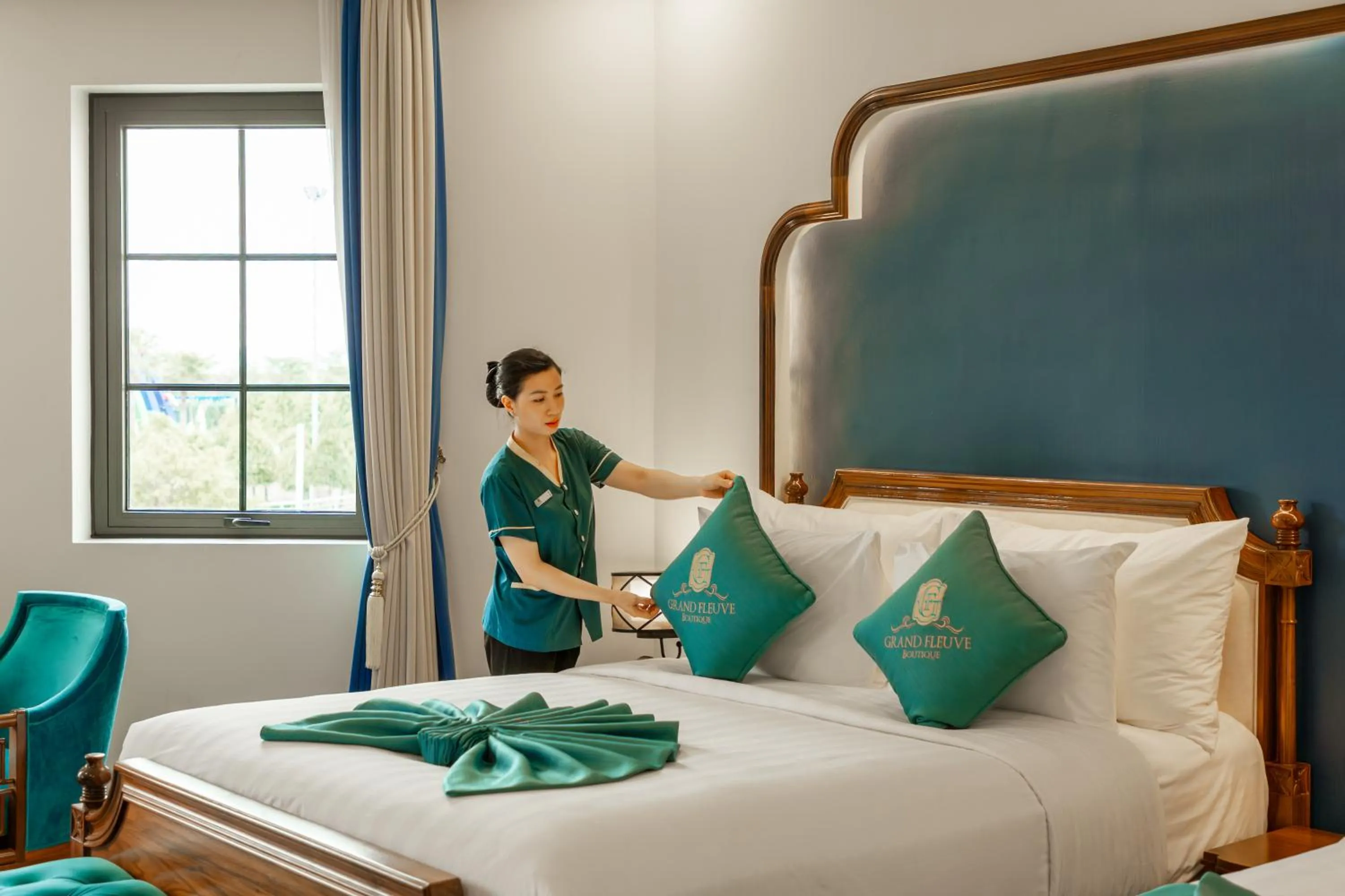 Staff, Bed in Grand Fleuve Boutique