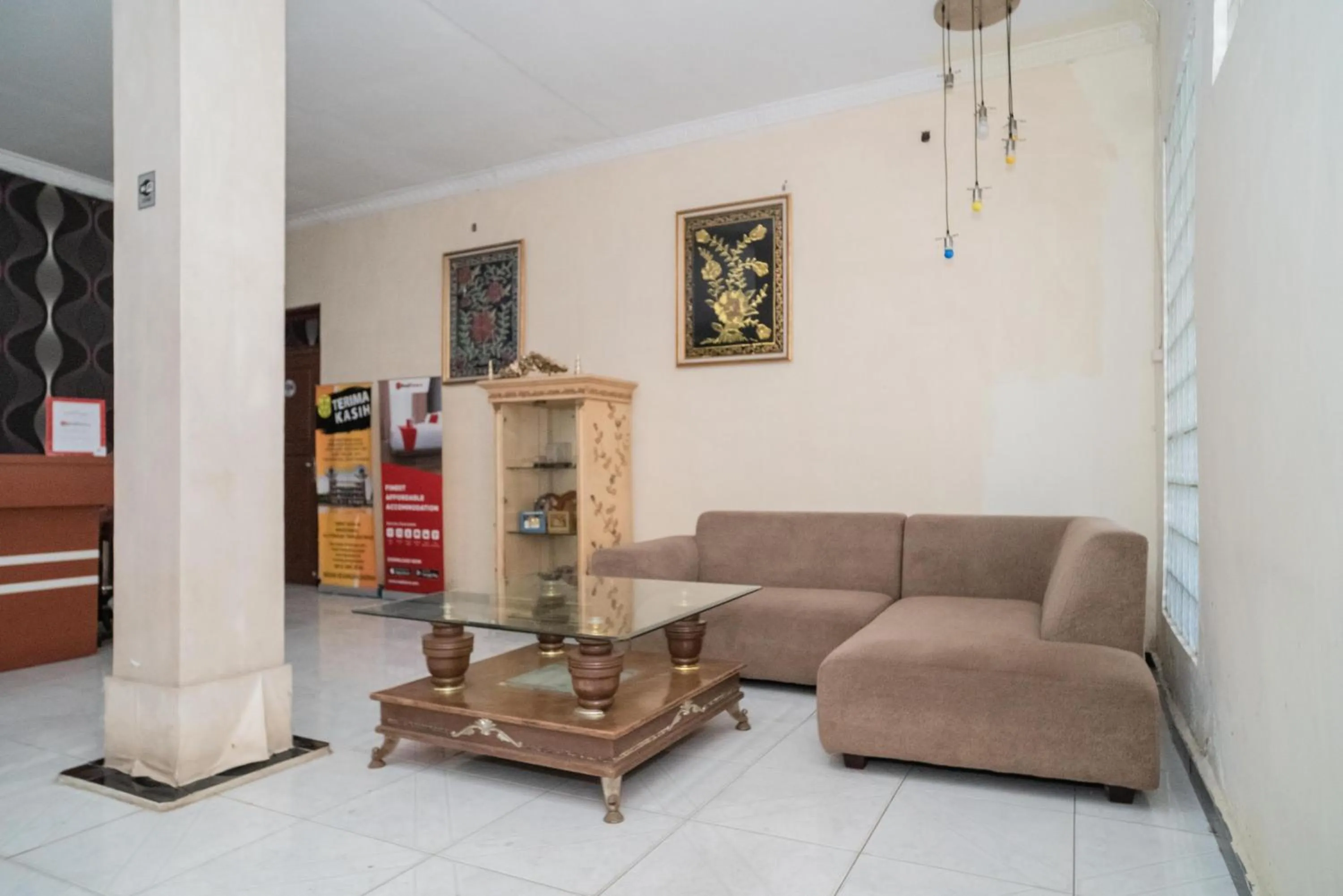 Seating area in RedDoorz near Uniska Banjarmasin