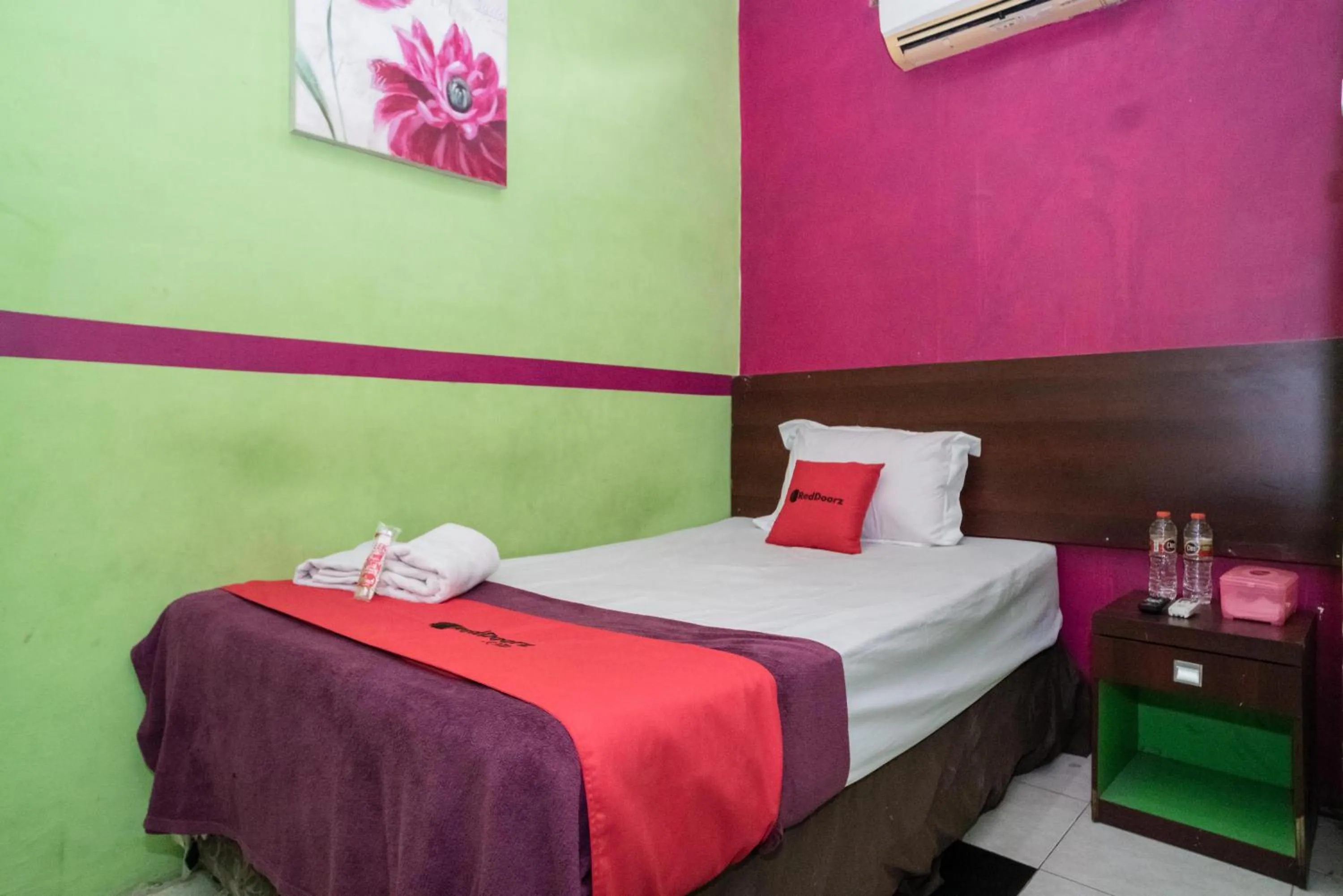 Bedroom, Bed in RedDoorz near Uniska Banjarmasin