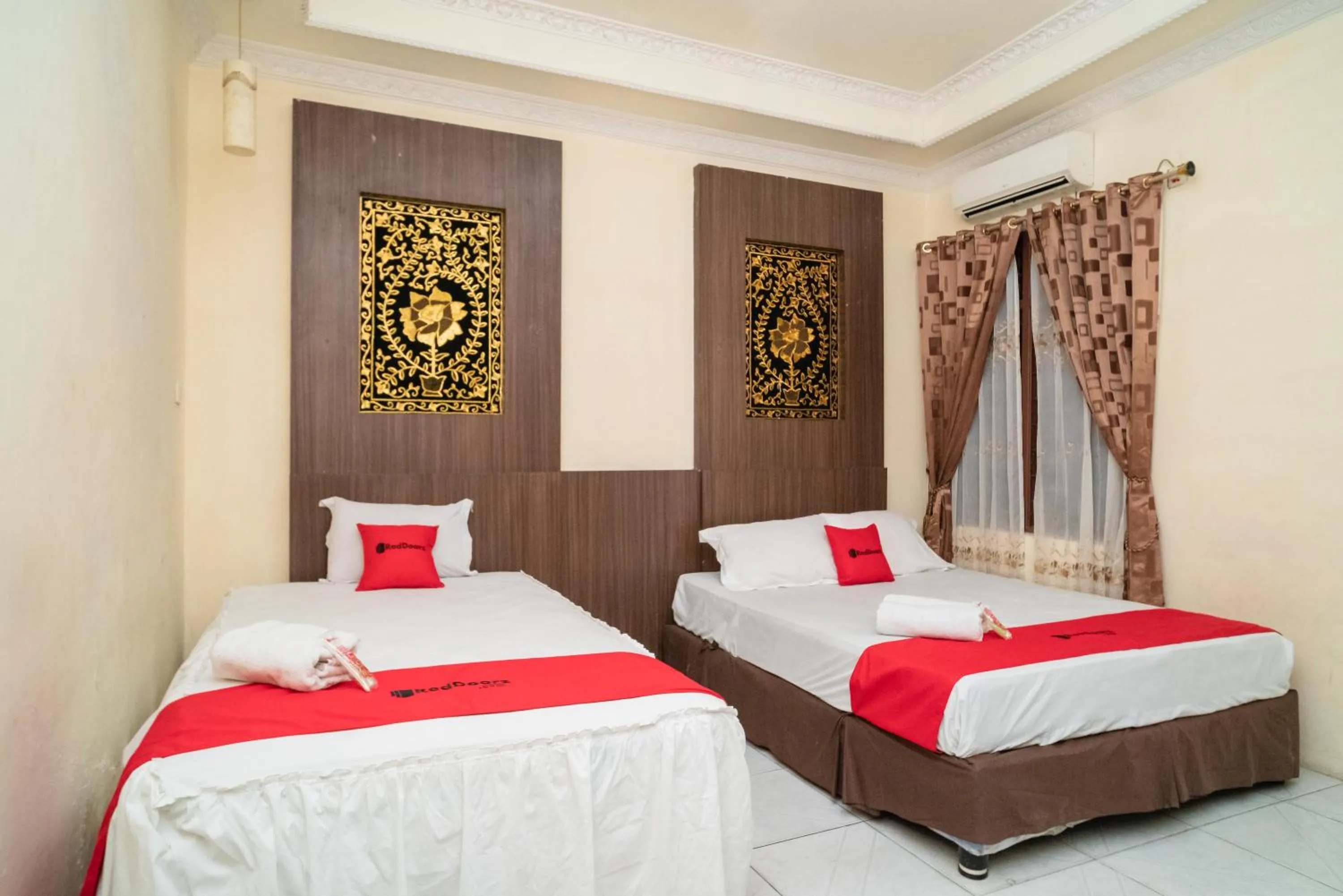 Family Room in RedDoorz near Uniska Banjarmasin