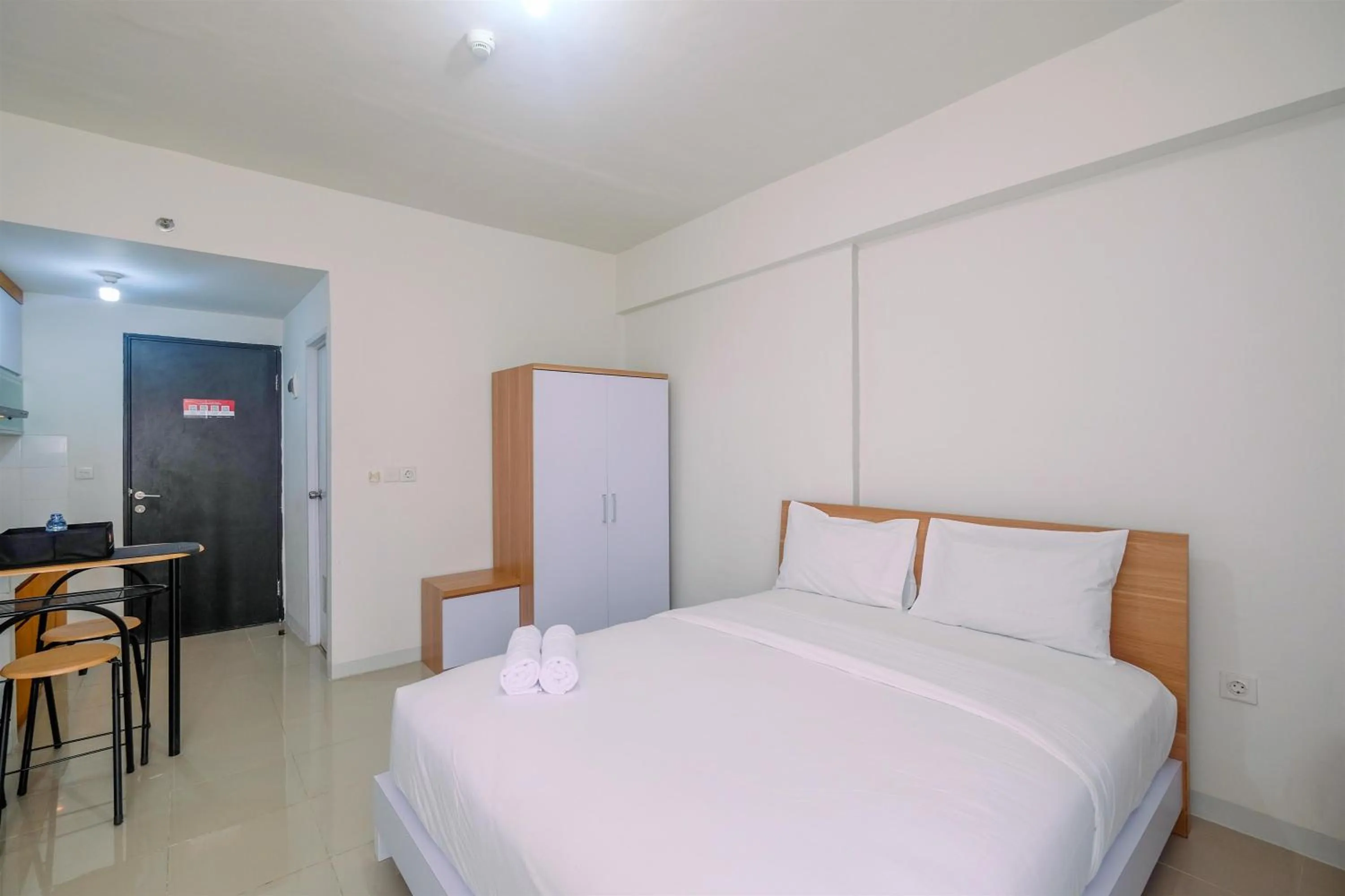 Bed in Chic and Cozy Studio Park View Condominium Apartment By Travelio