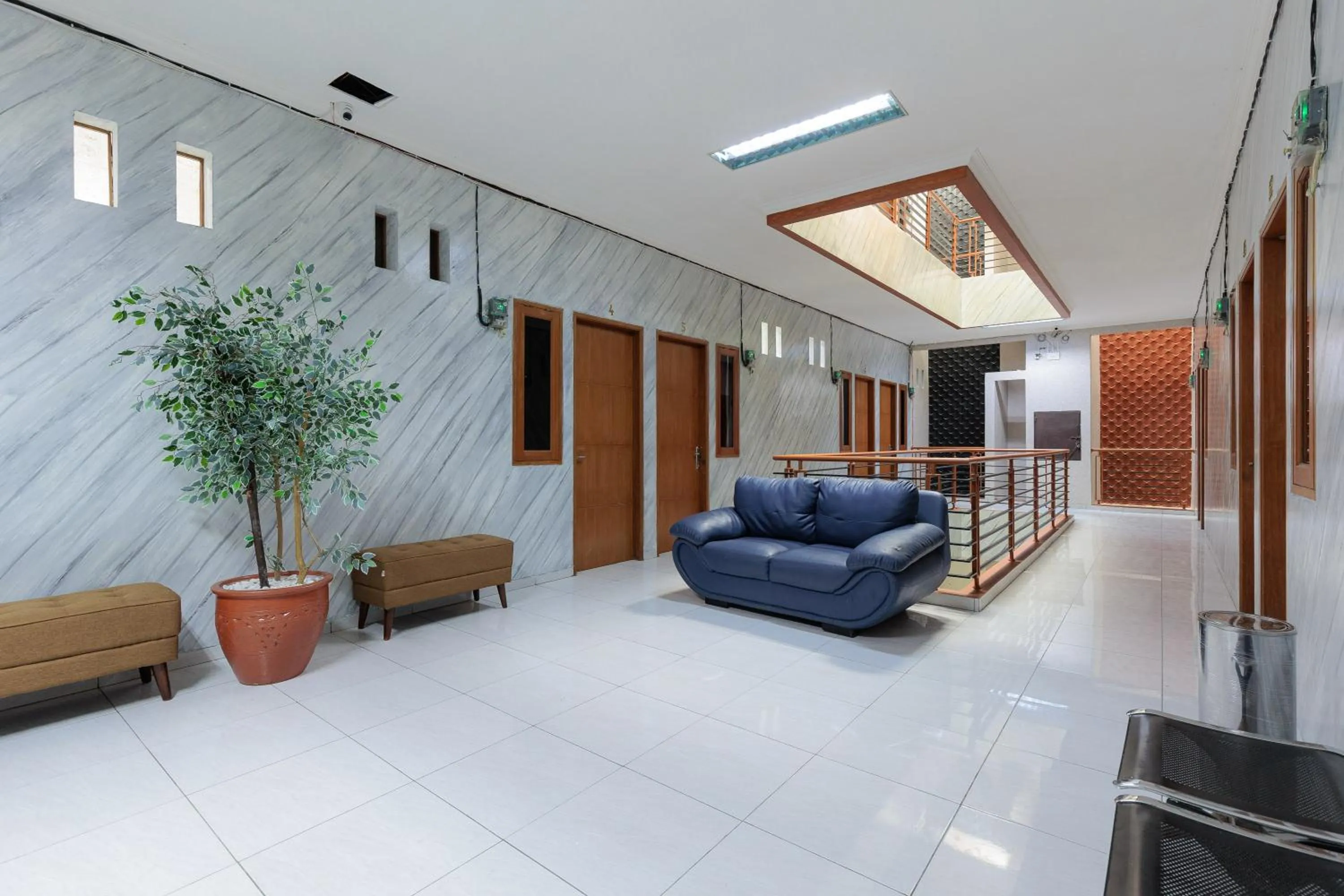 Seating area in RedDoorz Syariah at Hotel Tiga ER near Karawang Central Plaza