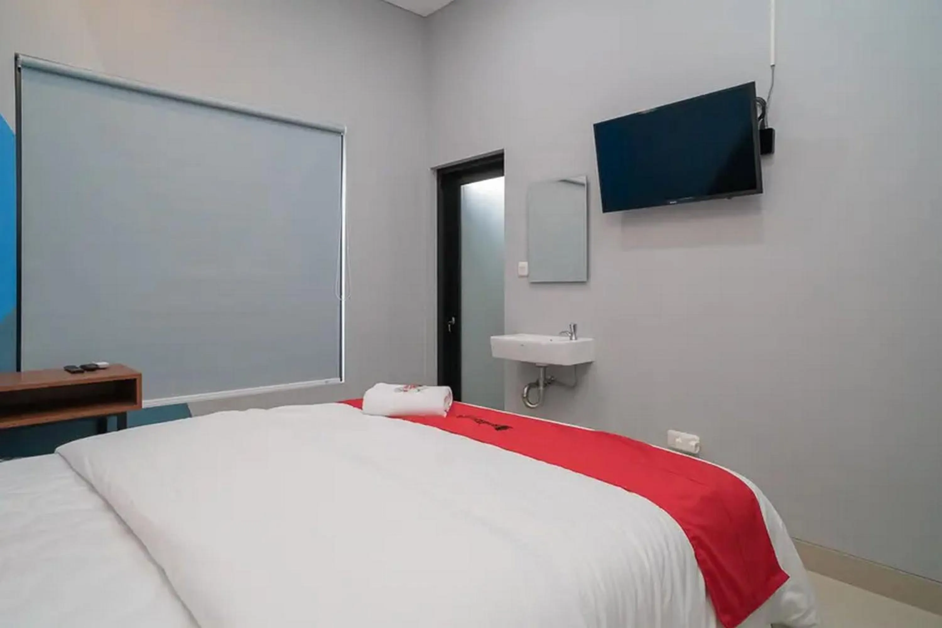 Bed in RedDoorz near Sindu Kusuma Edupark 3