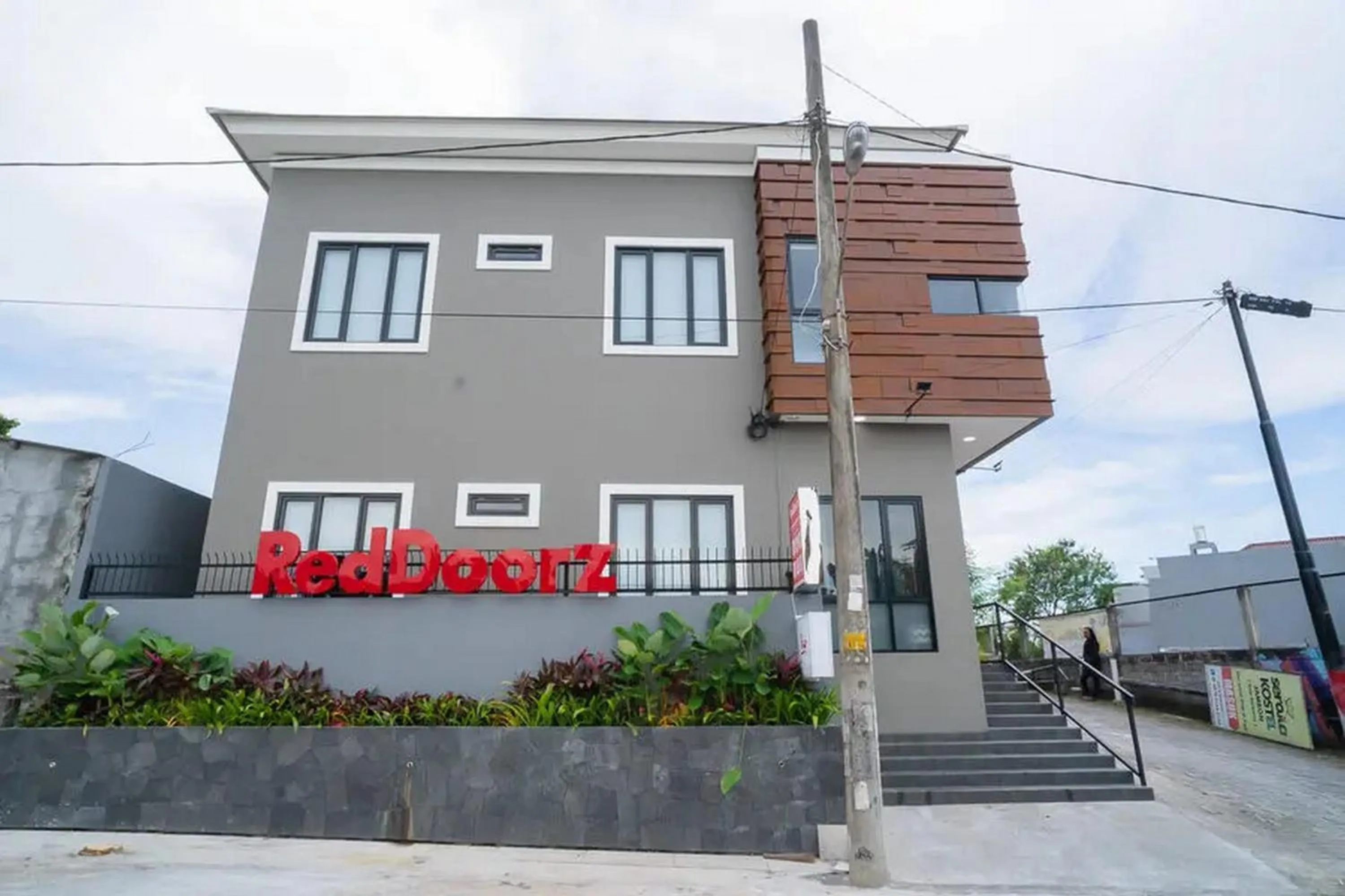 Property building in RedDoorz near Sindu Kusuma Edupark 3