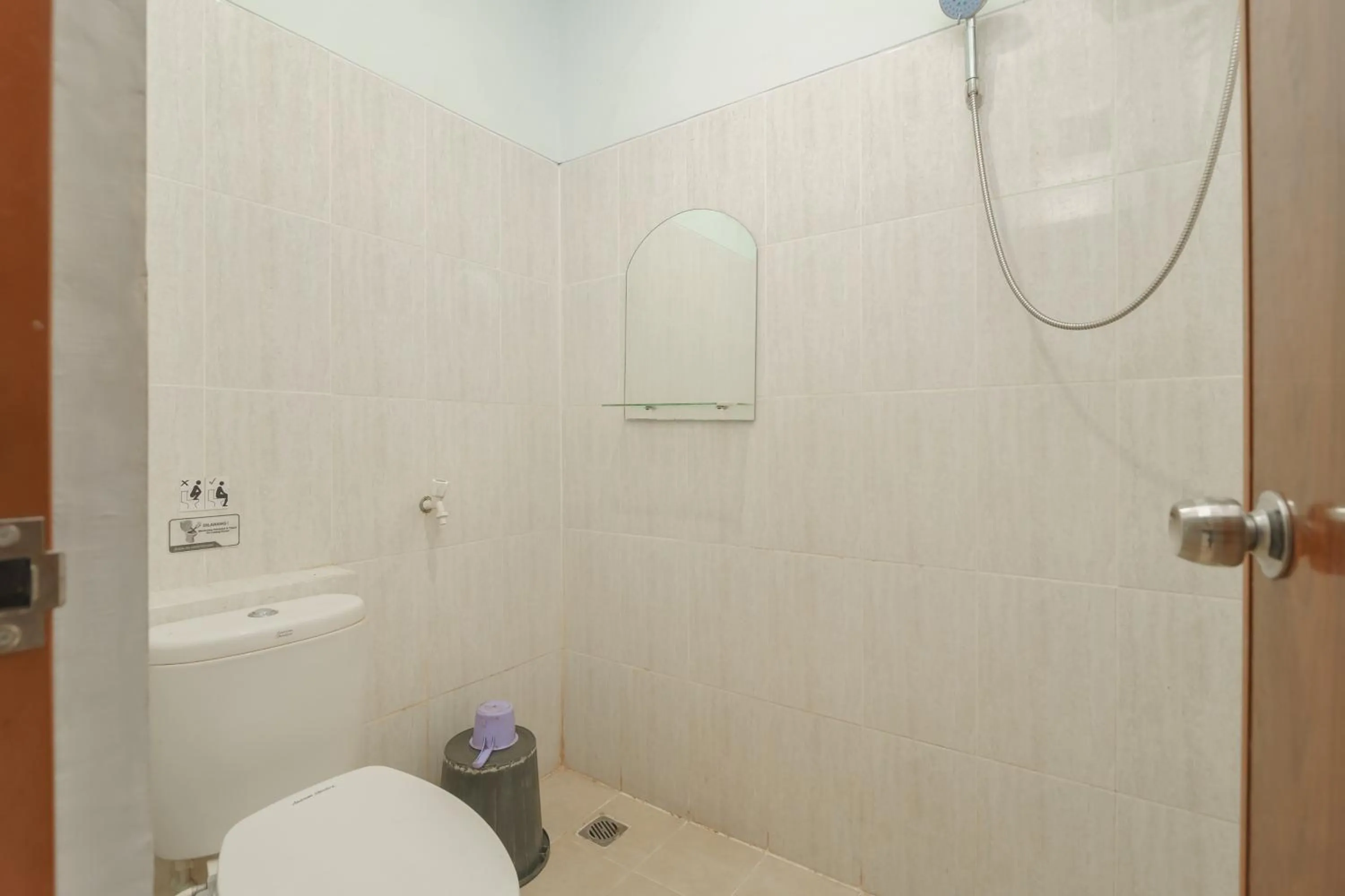 Bathroom in KoolKost Syariah near Kampus Utama Universitas Budi Luhur